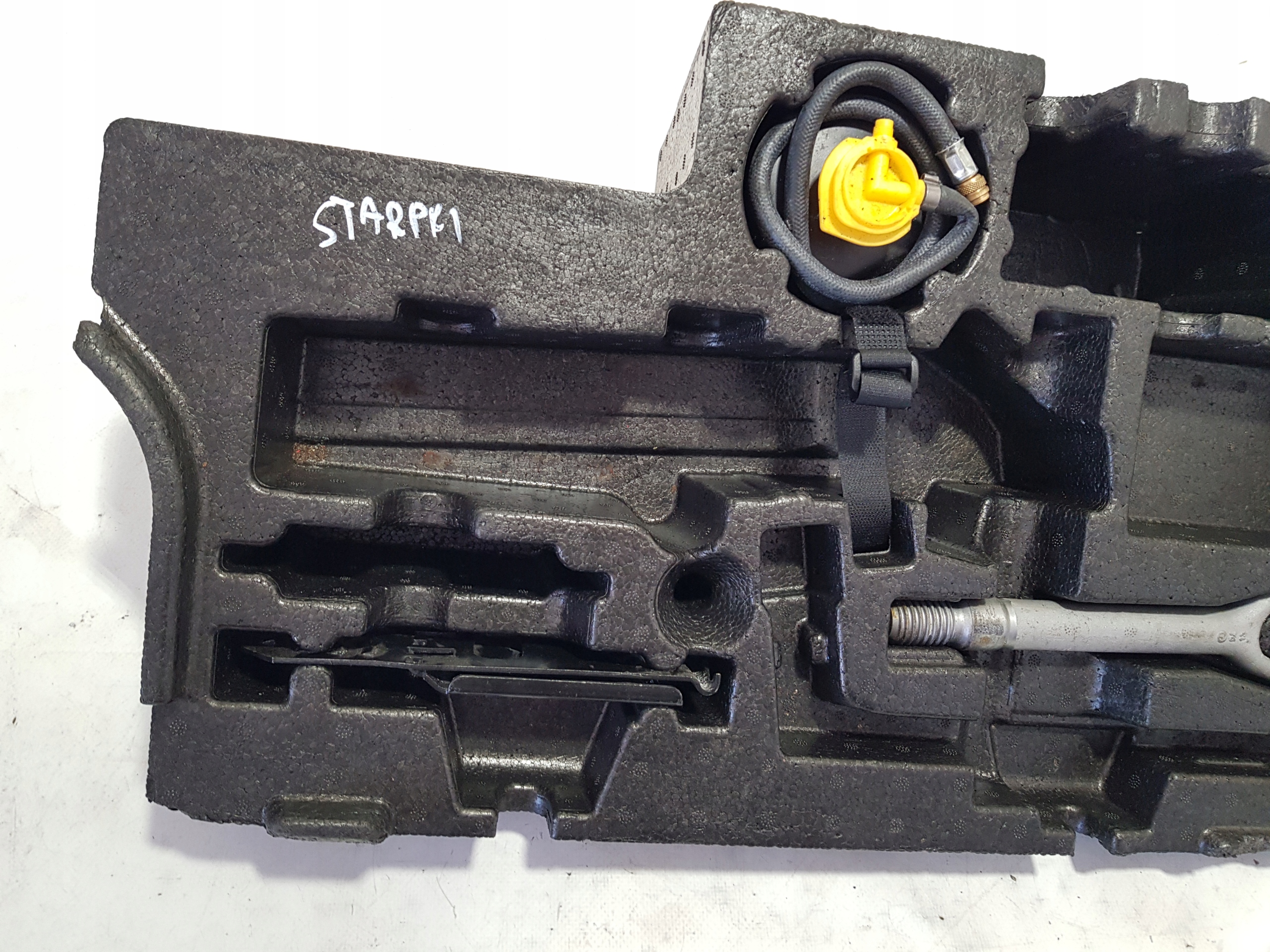 boot floor well polystirene PIANKA MERCEDES W212