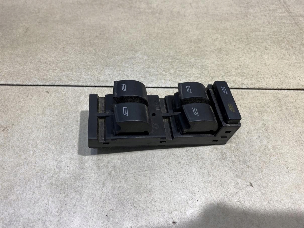PANEL of the window left front AUDI A3 8L 4B0959851