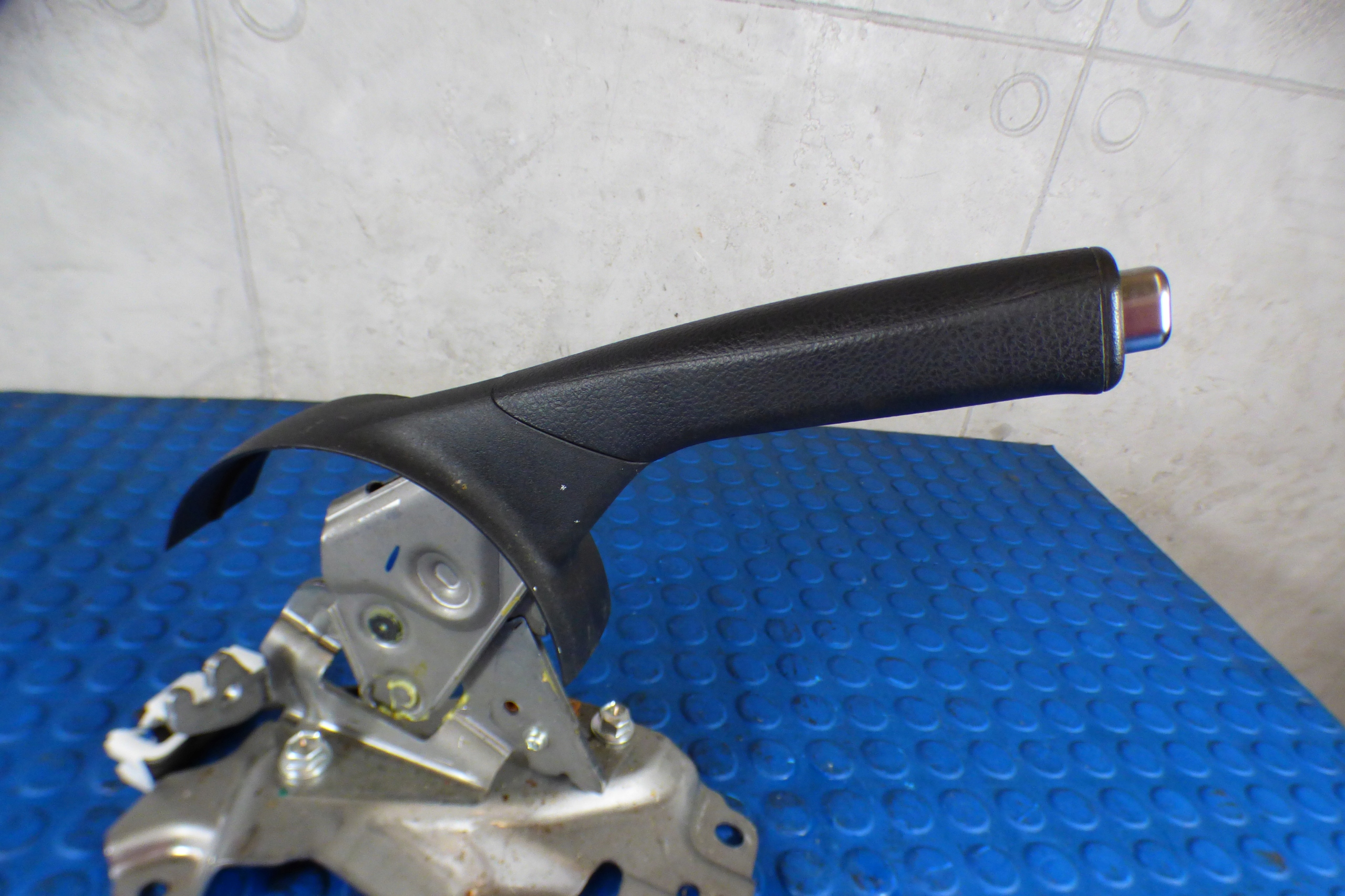 páčka elektrická brzda stbdb TOYOTA YARIS III