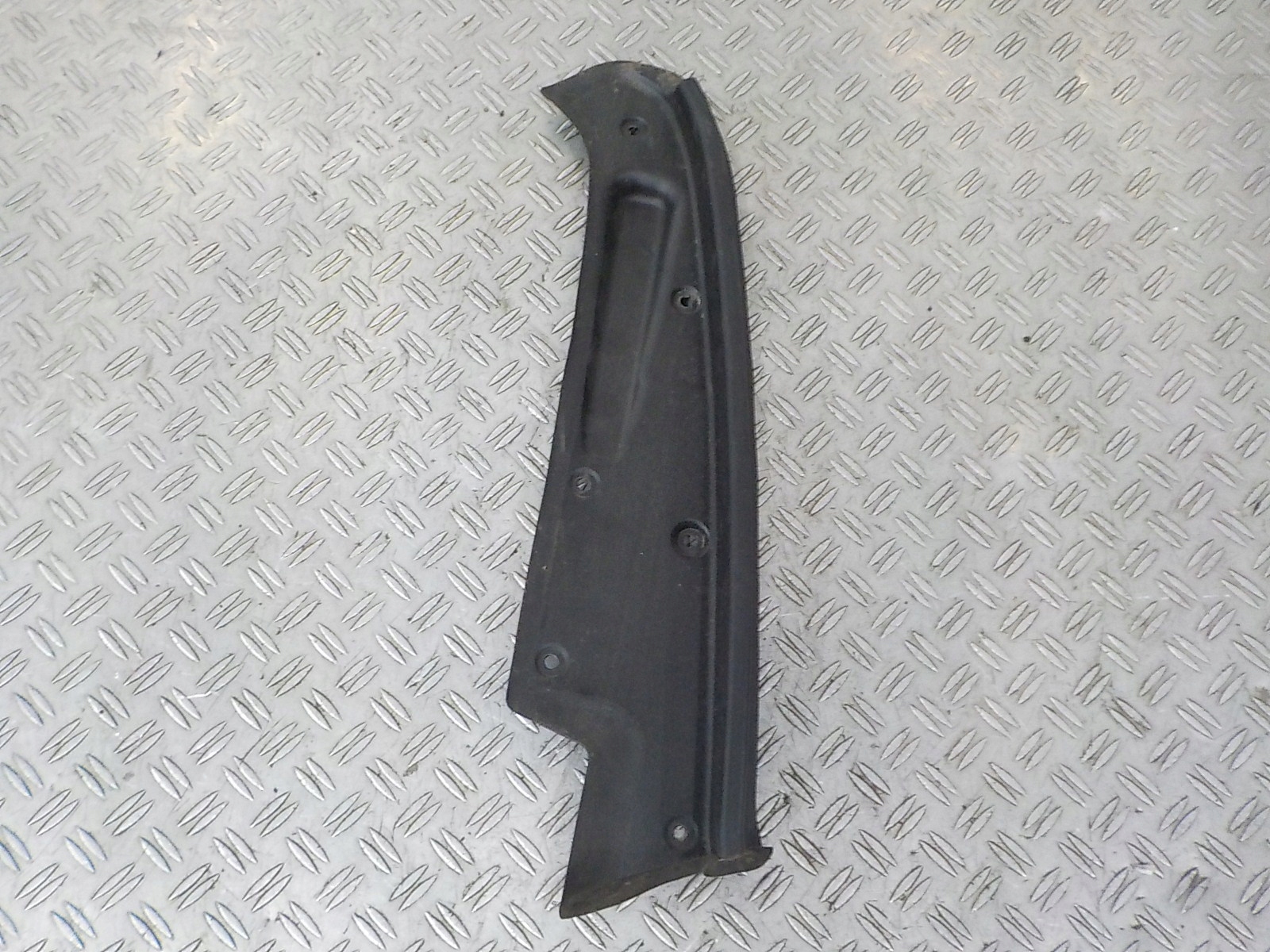 A4476941600 - VITO W447 крышка стойки задняя правая