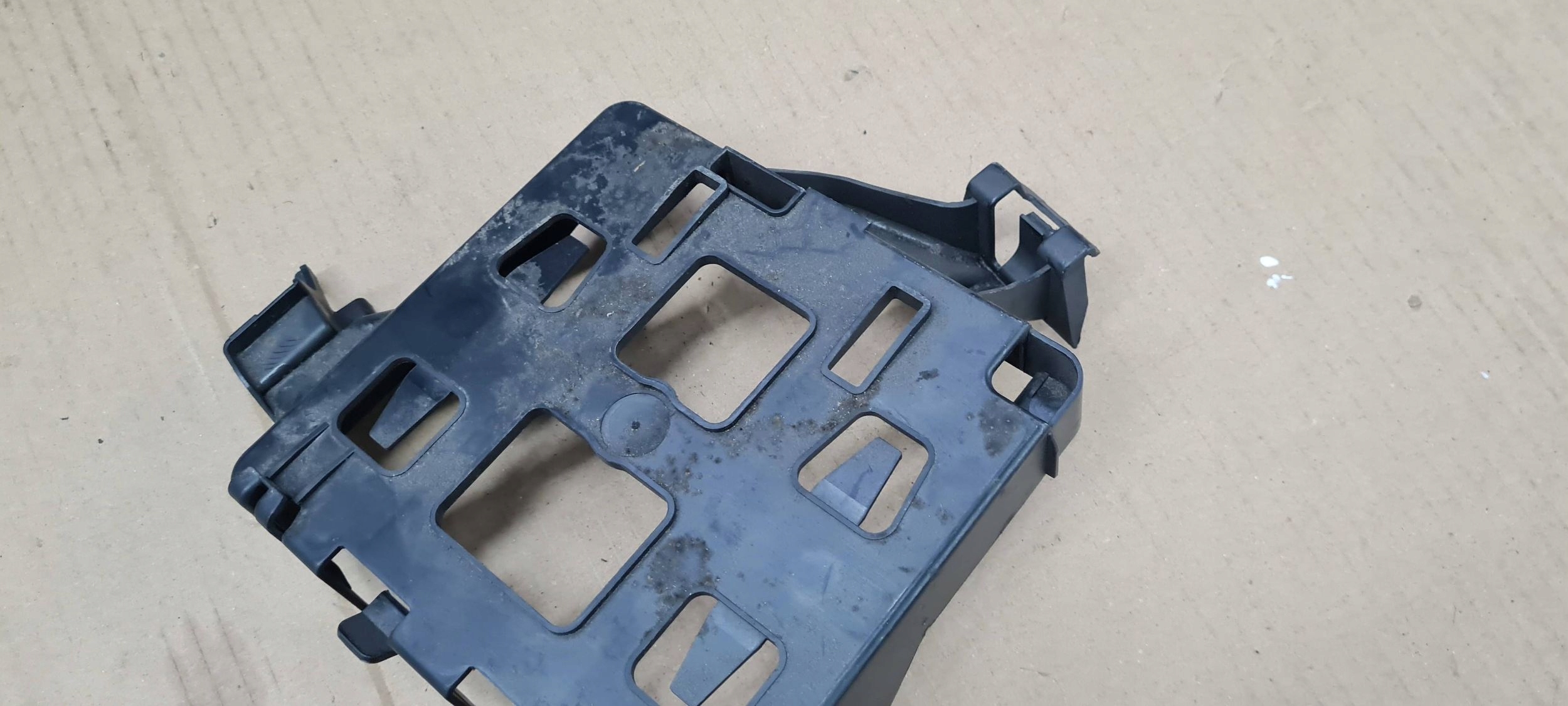 S5 A5 8W bracket holder STEROWNIKA 8W0907368 A4 B9 8W