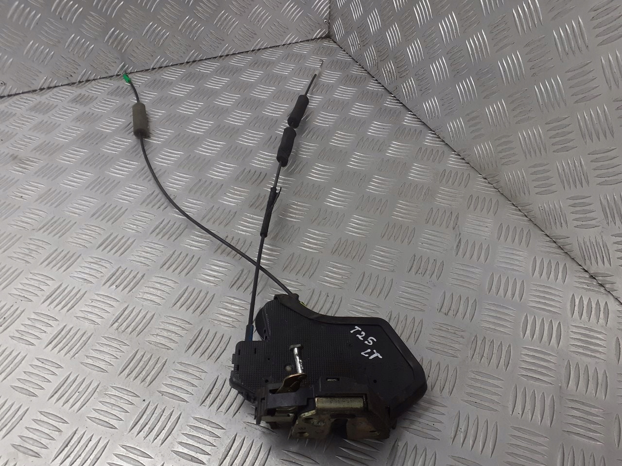 ЗАМОК ДВЕРІ ЛІВИЙ ЗАД. TOYOTA AVENSIS T25pin