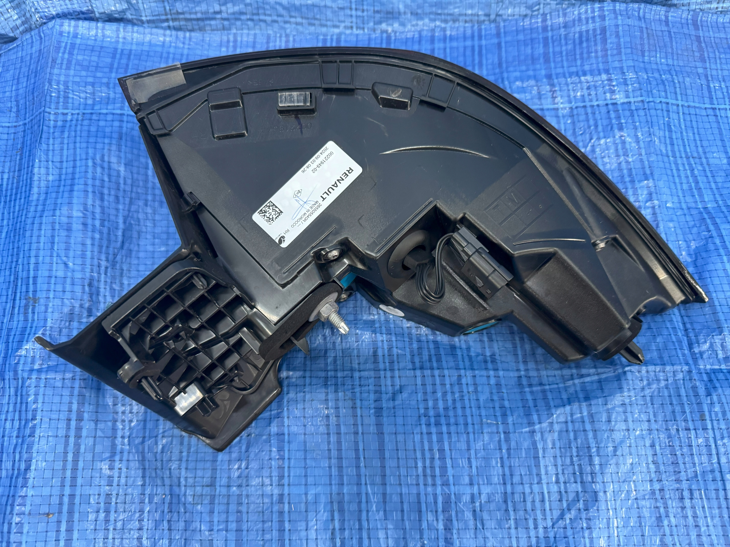 LAMPA TYLNA PRAWA RENAULT MEGANE V E-TECH 265505540R Typ samochodu 4x4/SUV Samochody osobowe