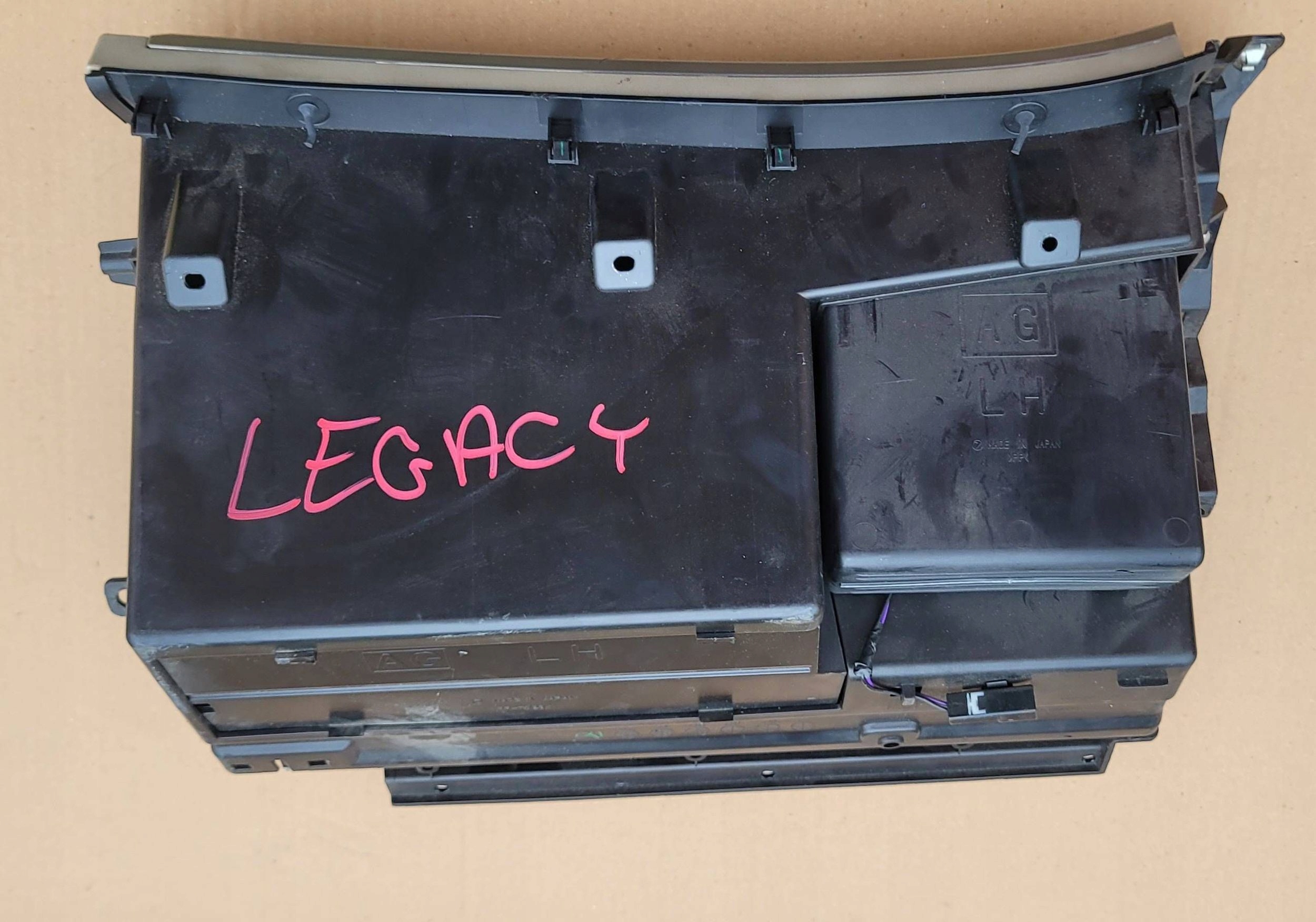 бардачок subaru Legacy IV