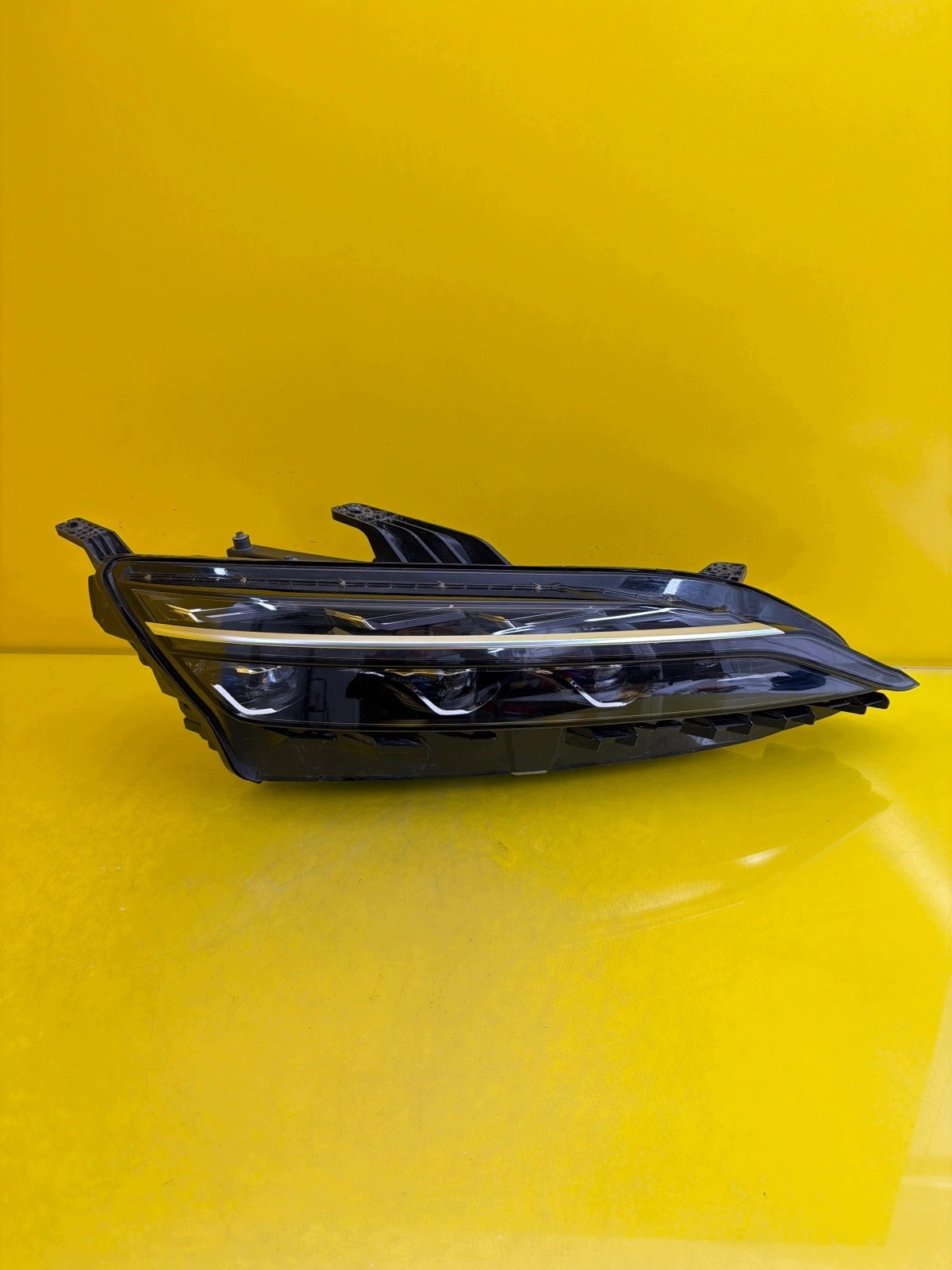 light front right BYD HAN complete HCE-4121020F