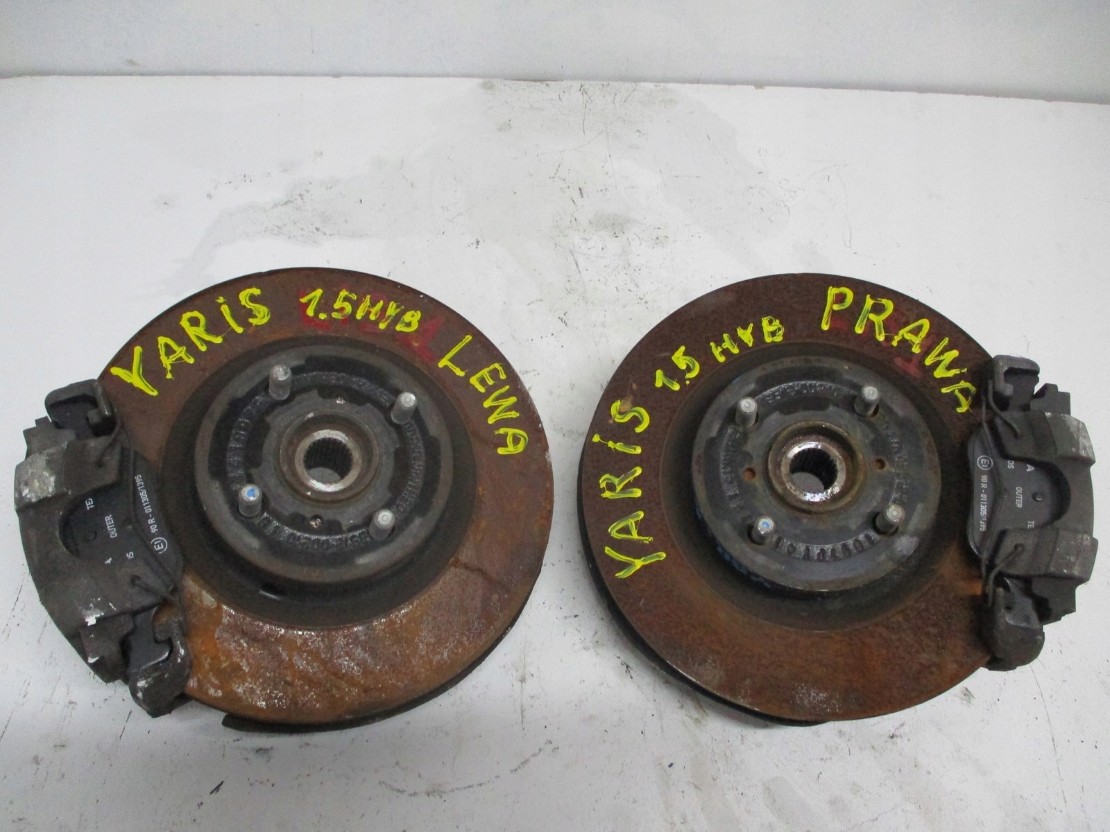 swing front Toyota Yaris 3 III 1,5HYB right