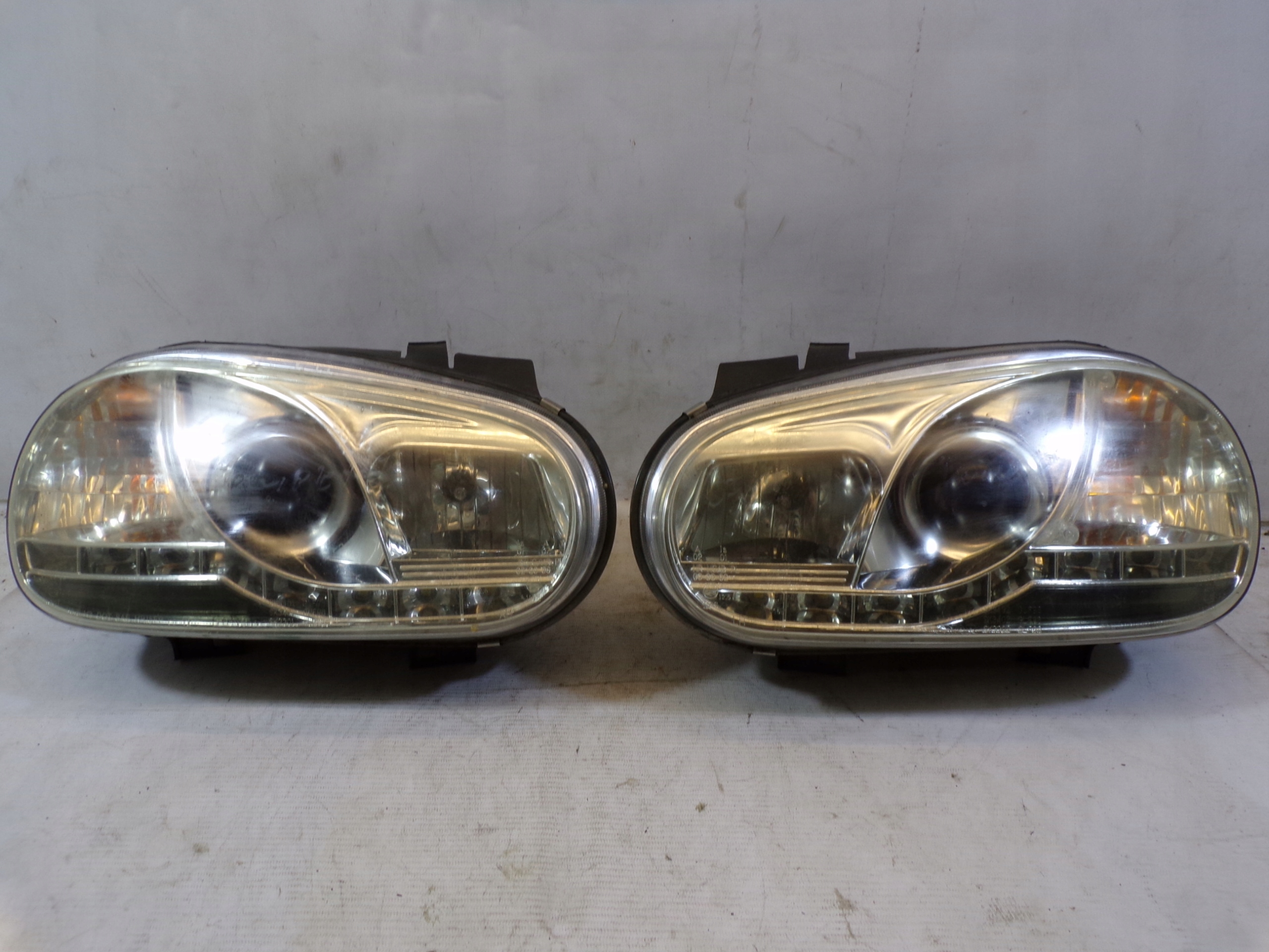 ФАРИ СПЕРЕДУ ПЕРЕД ПРАВА ЛІВА VW GOLF IV 4 ЛІНЗИ ФАРИ  LED (K)