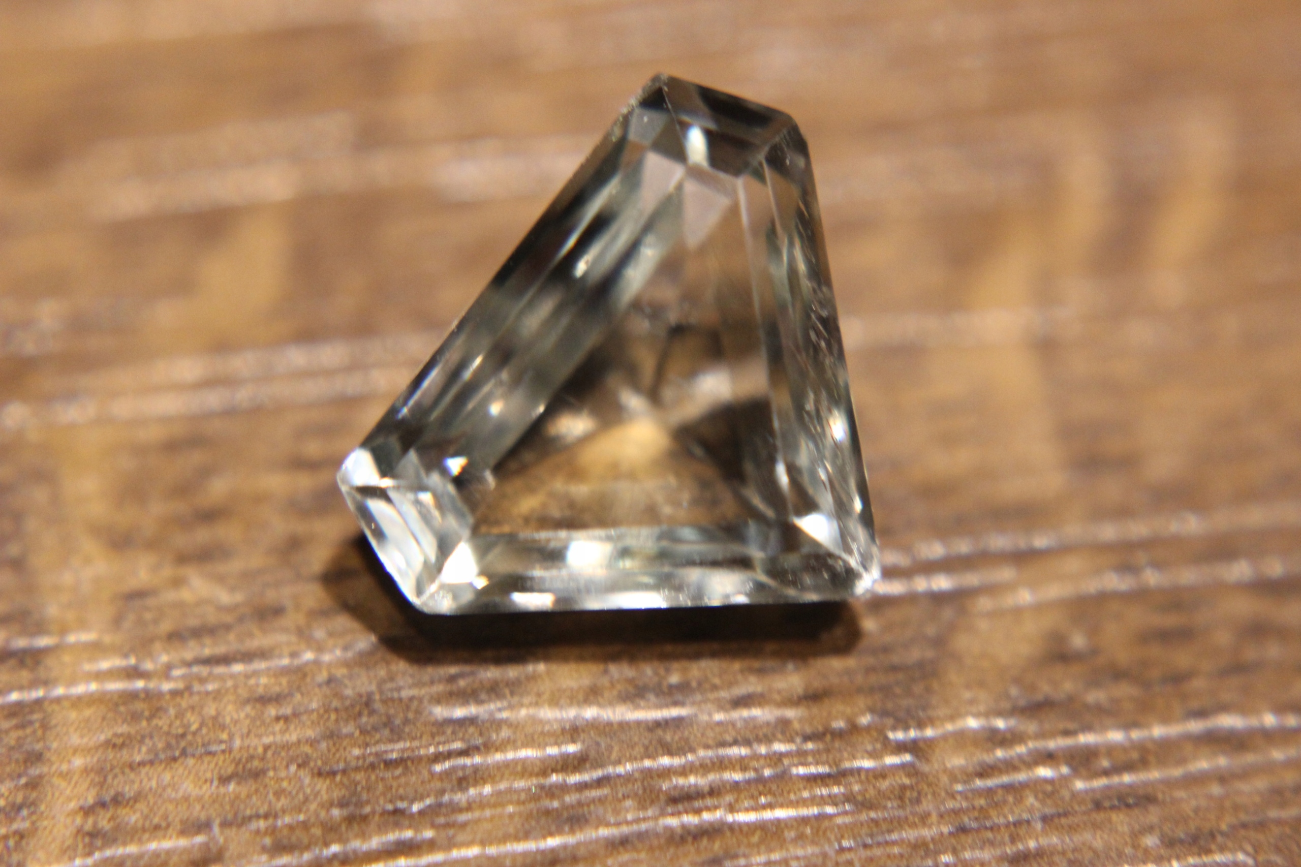 Zelený ametyst přírodní kámen 1.88g (9.4ct)