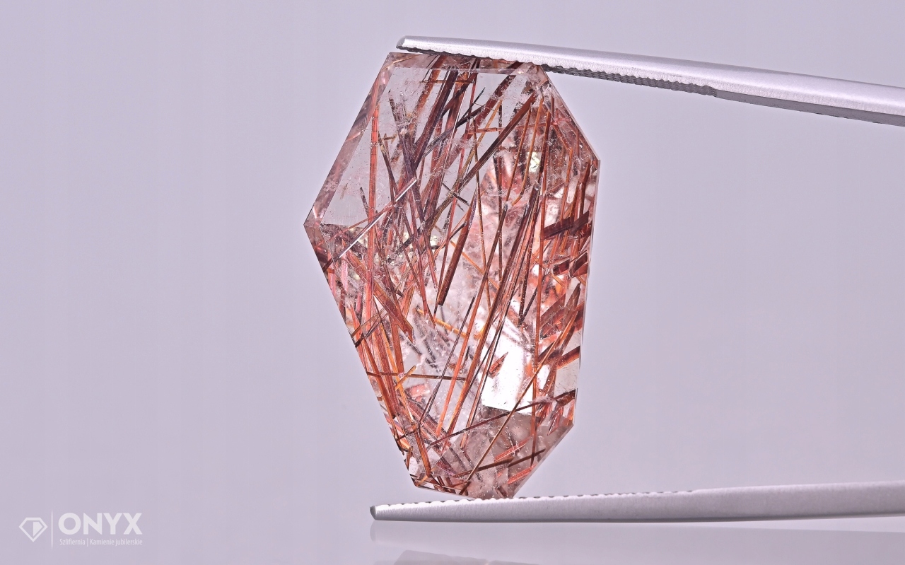 Křemen s rutilem fazetovaný nepravidelný 26,5x18 mm