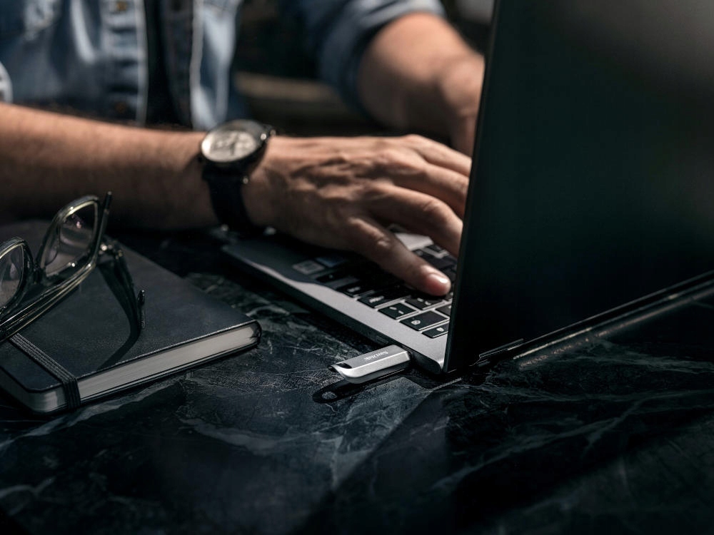 Metalowy Pendrive do Telefonu Tabletu Maca SANDISK Ultra Luxe 64GB USB-C Model Ultra Luxe