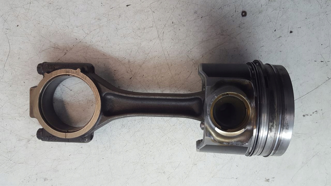 piston connecting rod 2,0 TDI BKD