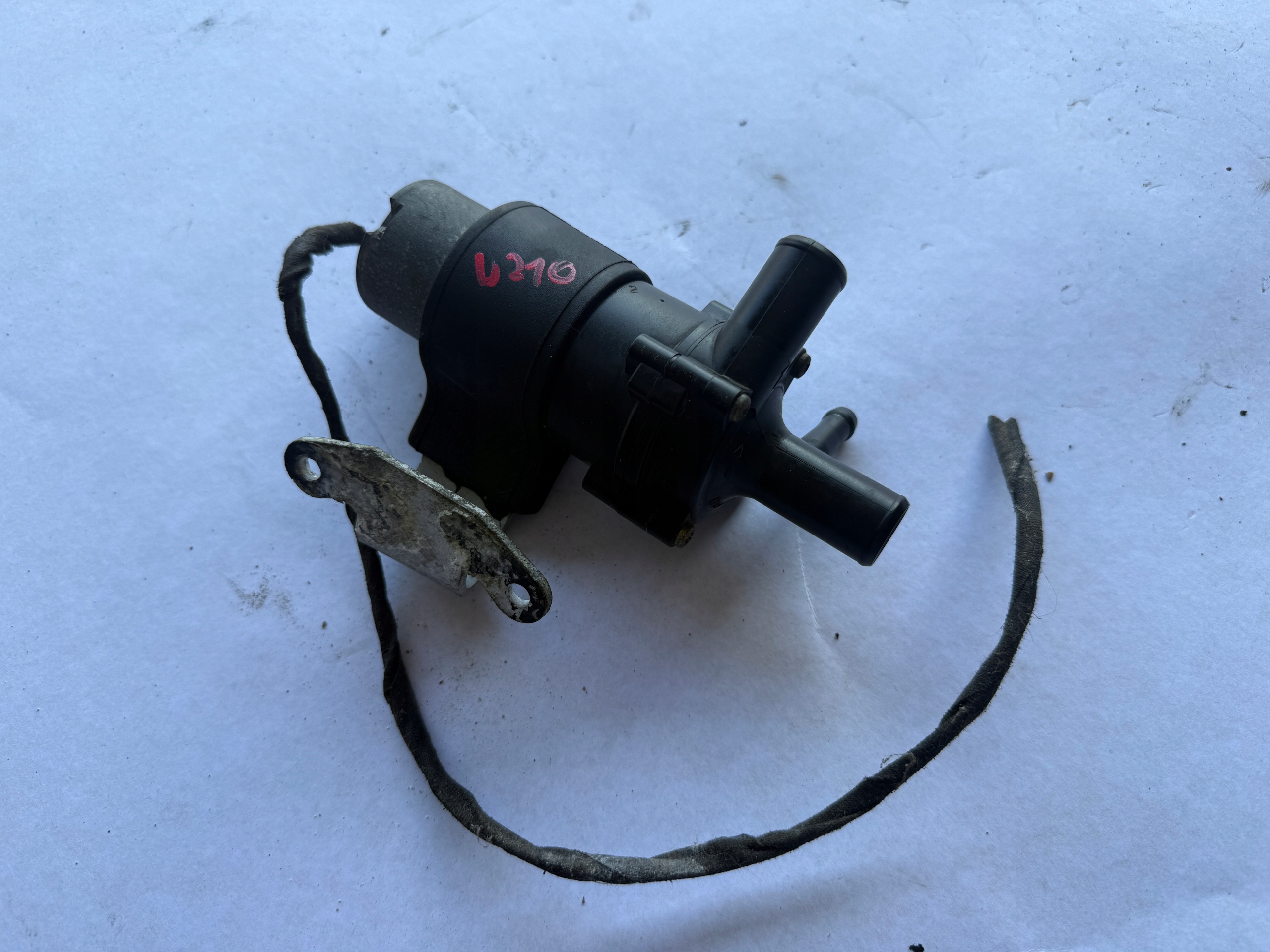 MERCEDES W210 pumpa pumpa cirkulacije vode A2108300414