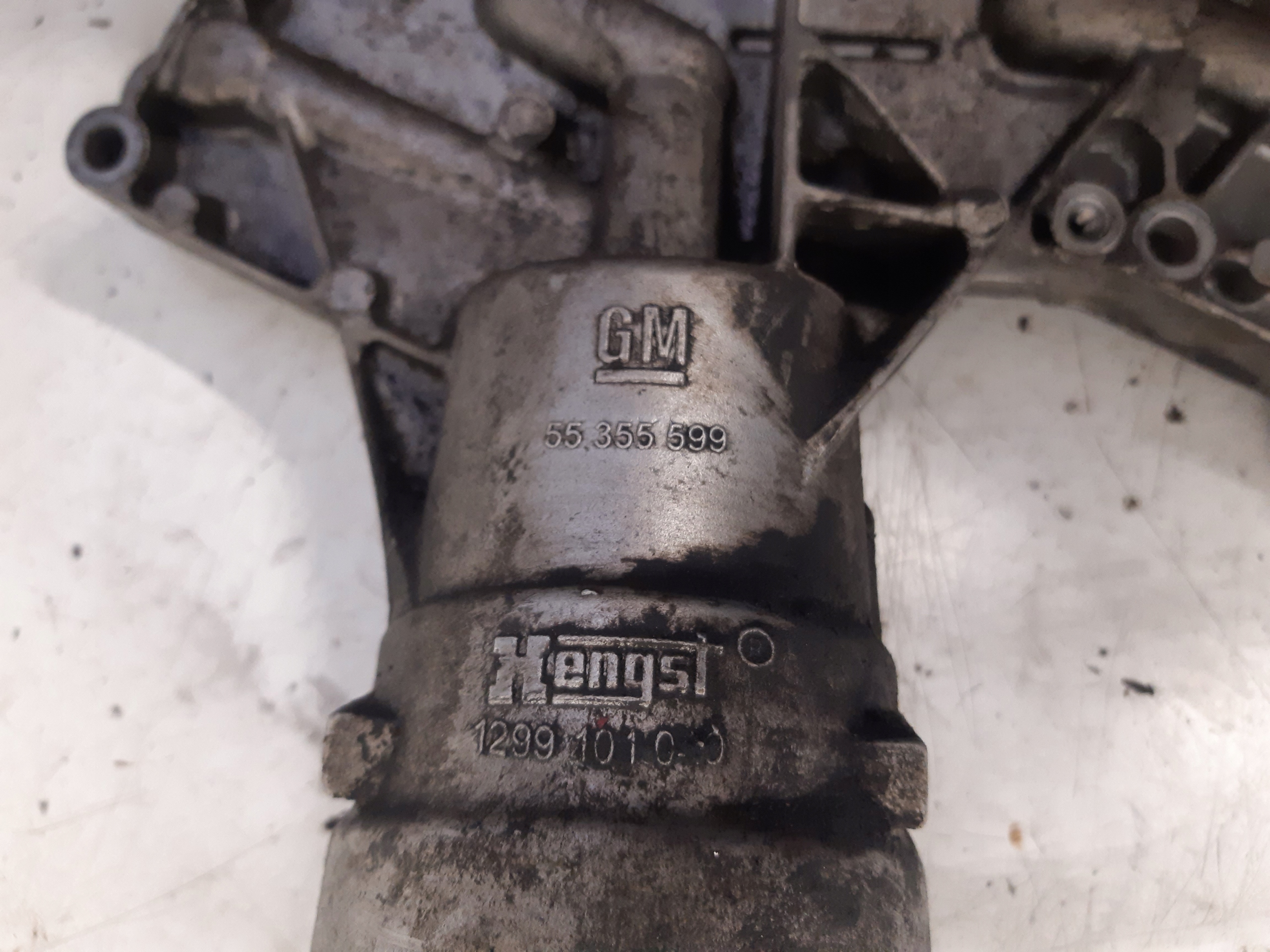 Ölfiltergehäuse 1,6t 55355599 Opel Astra J