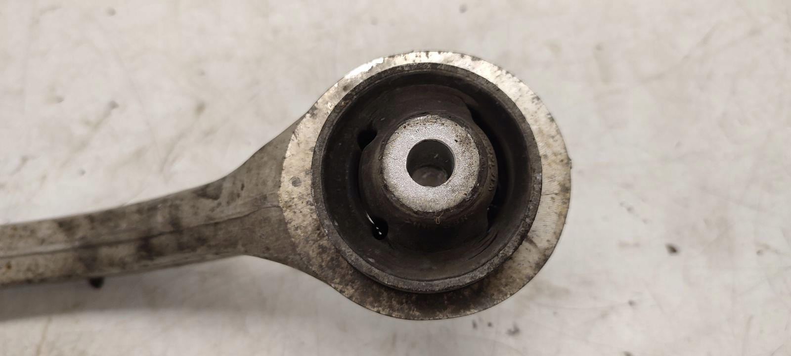 arm front front left Audi A4 B7 2,7 TDI