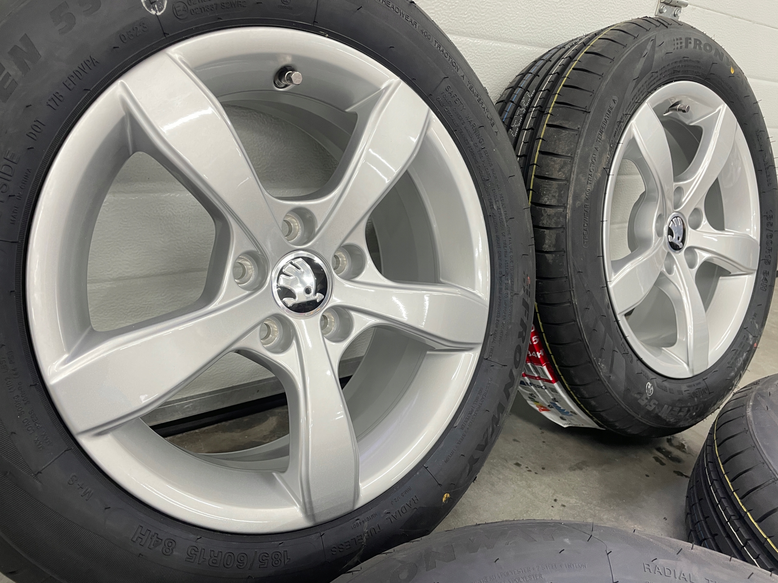 SKODA FABIA KOŁA LETNIE 185/60R15 ORYGINALNE NOWE