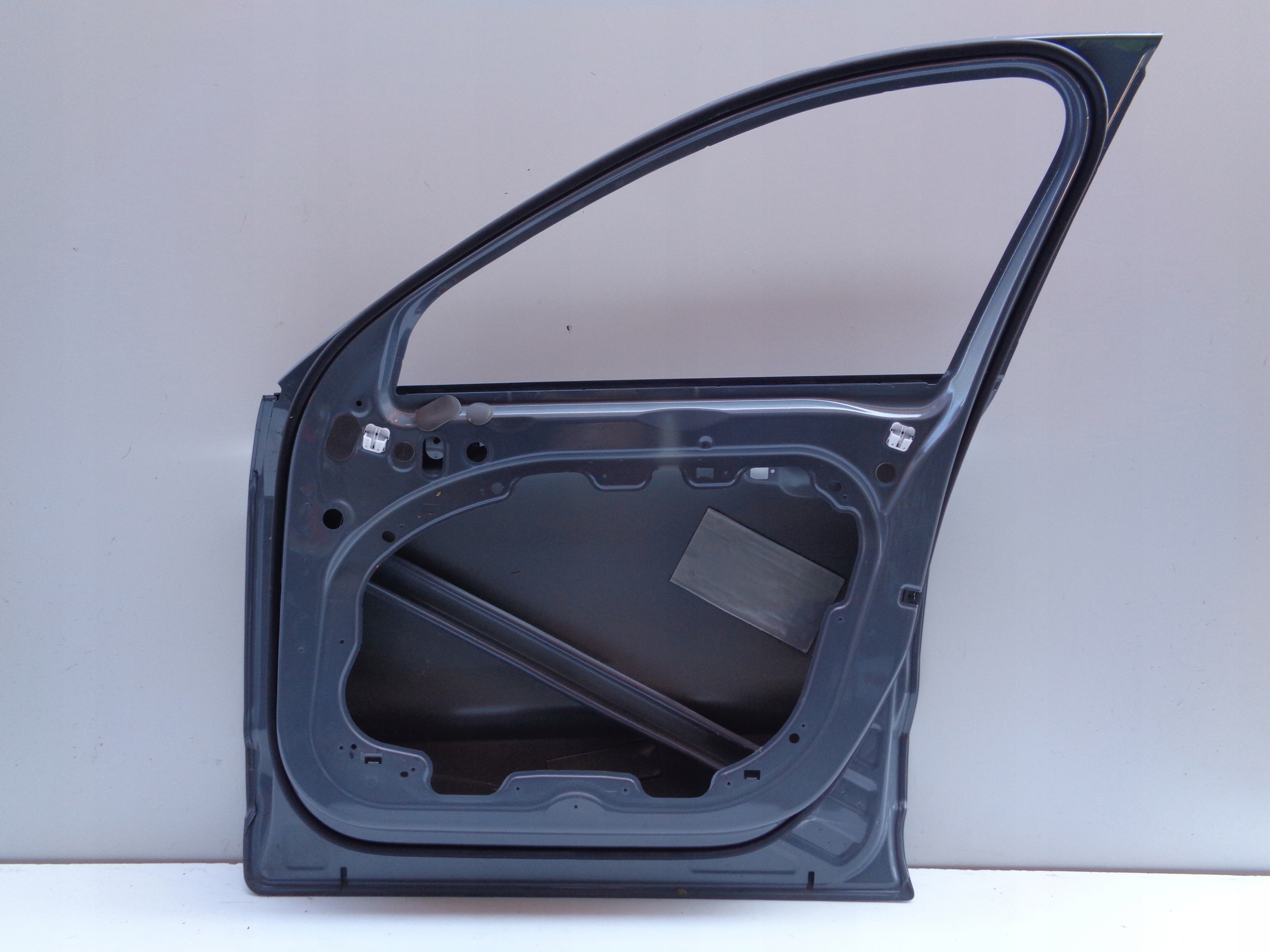 DRZWI PRAWE PRZEDNIE VOLVO XC60 II 17- NR 47146 Typ samochodu Samochody osobowe