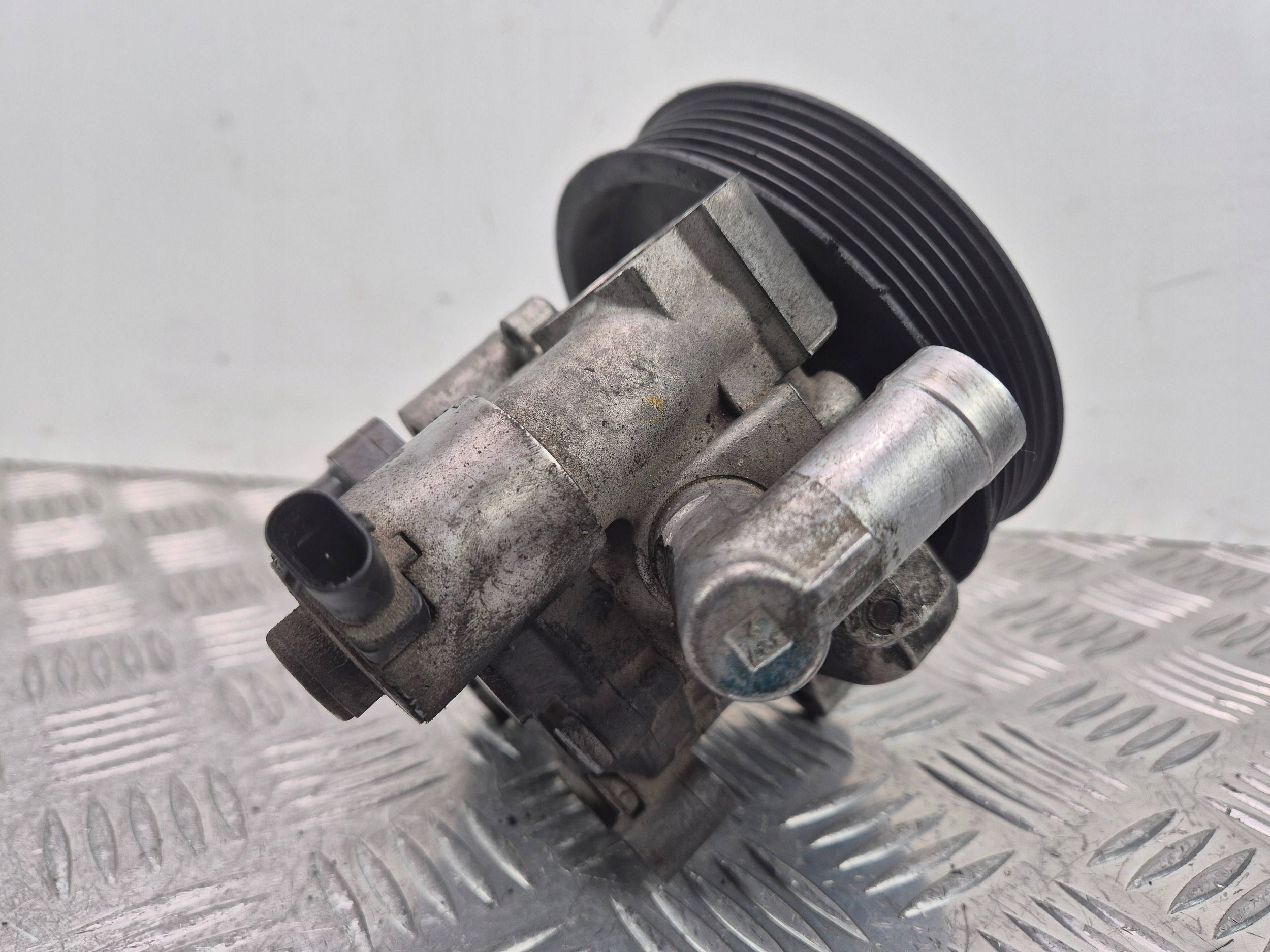 Mercedes E200 CGI W212 Pompe direction assistée A0064667501