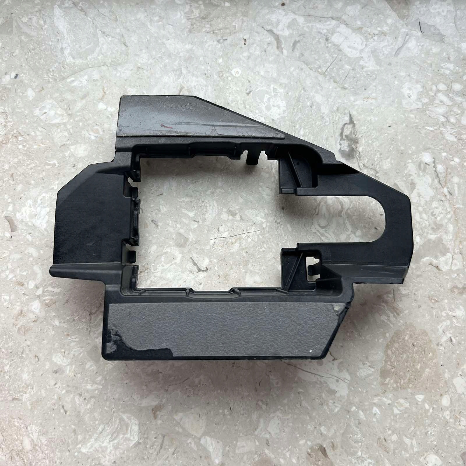VW PASSAT B9 Support plaque Console RADARU Droite 3J0907114