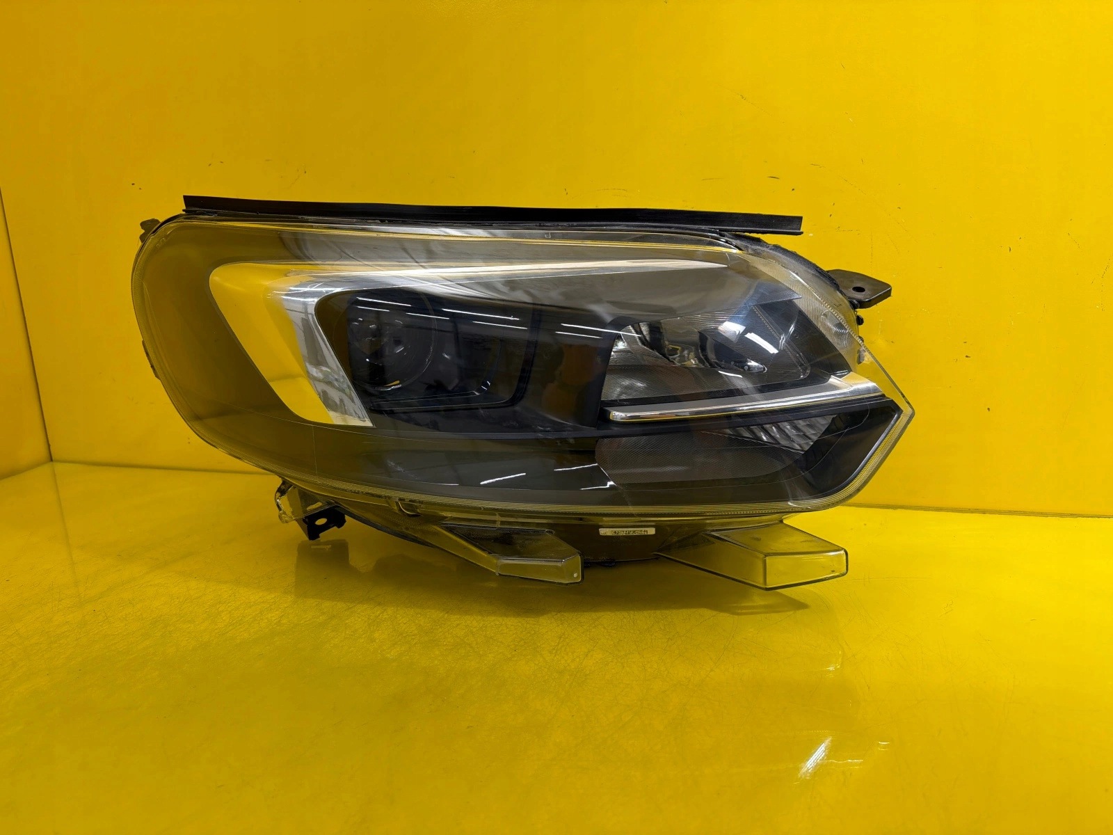 light right front Opel Zafira D Vivaro C Xenon 2016- 9832836480