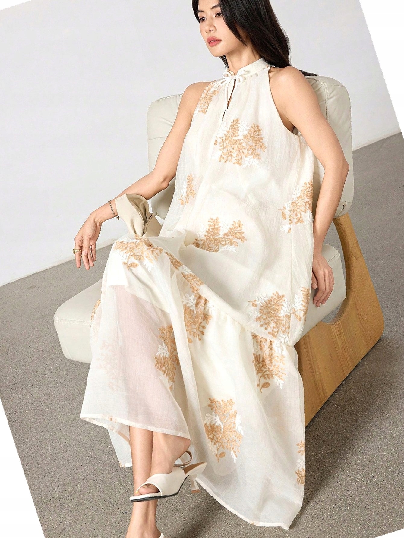 Šaty s rostlinným motivem, vyšívaná koktejlová, velikost L 40