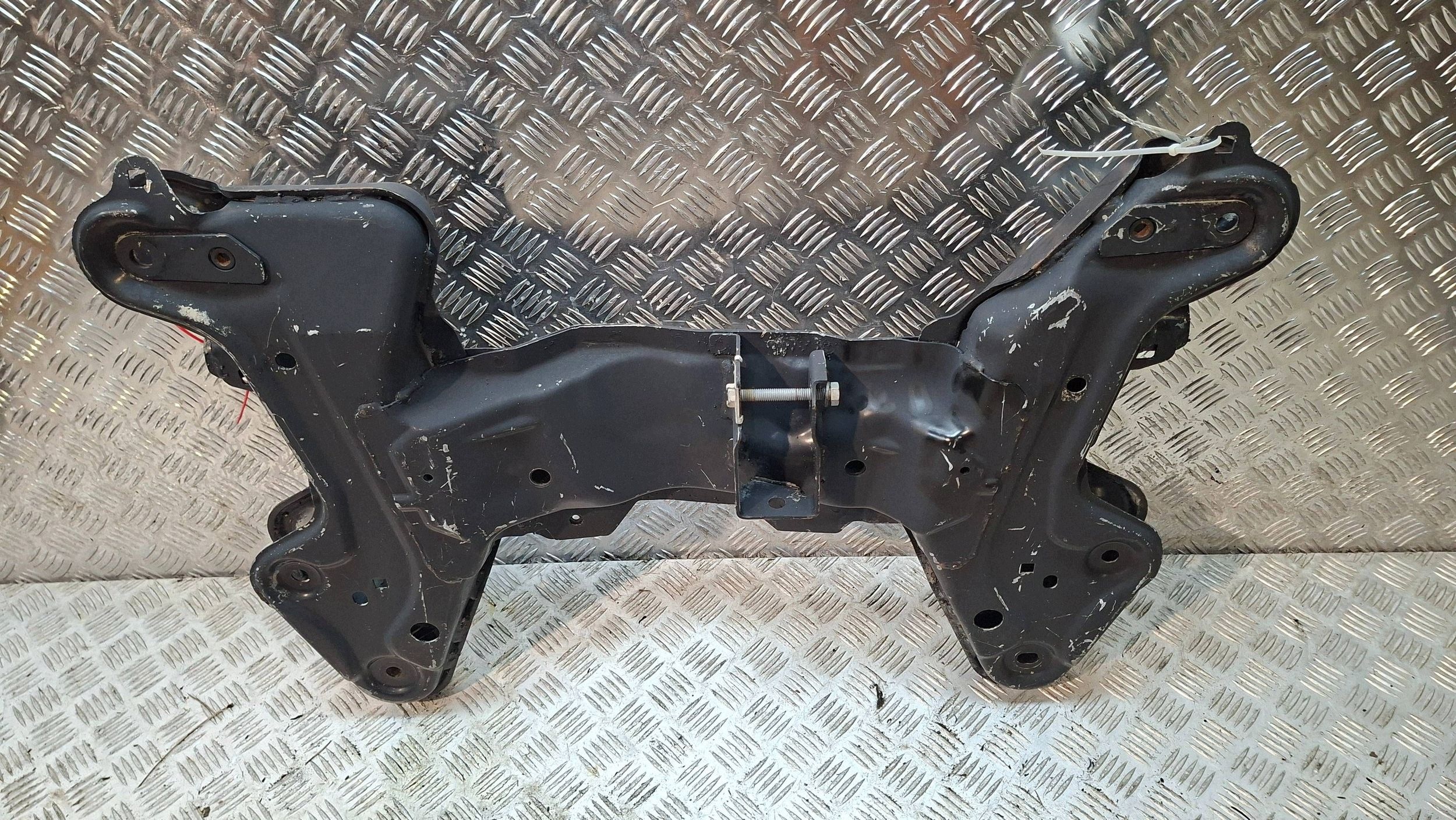 axle beam front PEUGEOT 208 1.2 VTI 2012