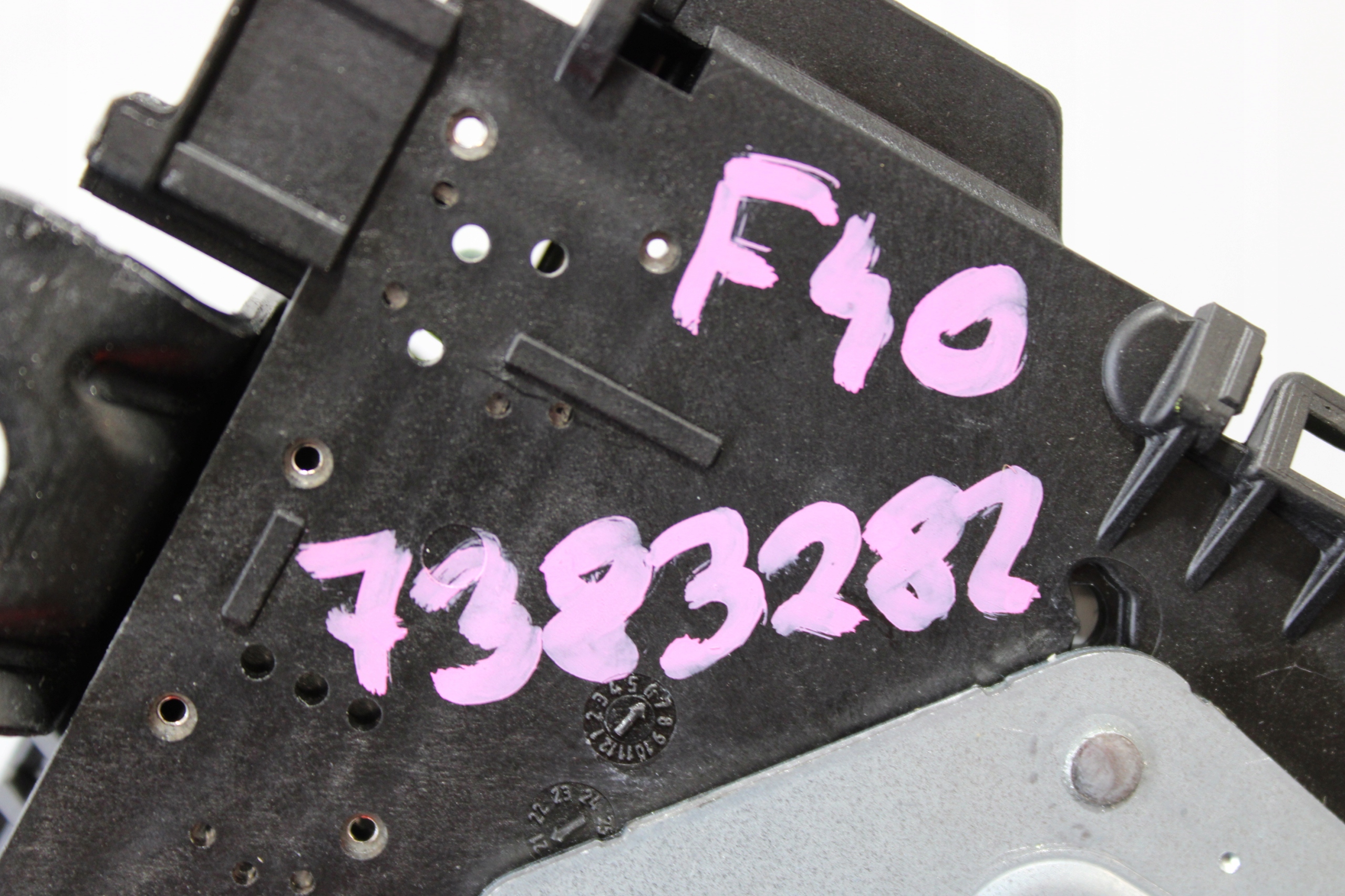 lock BMW 1 F40 7383282