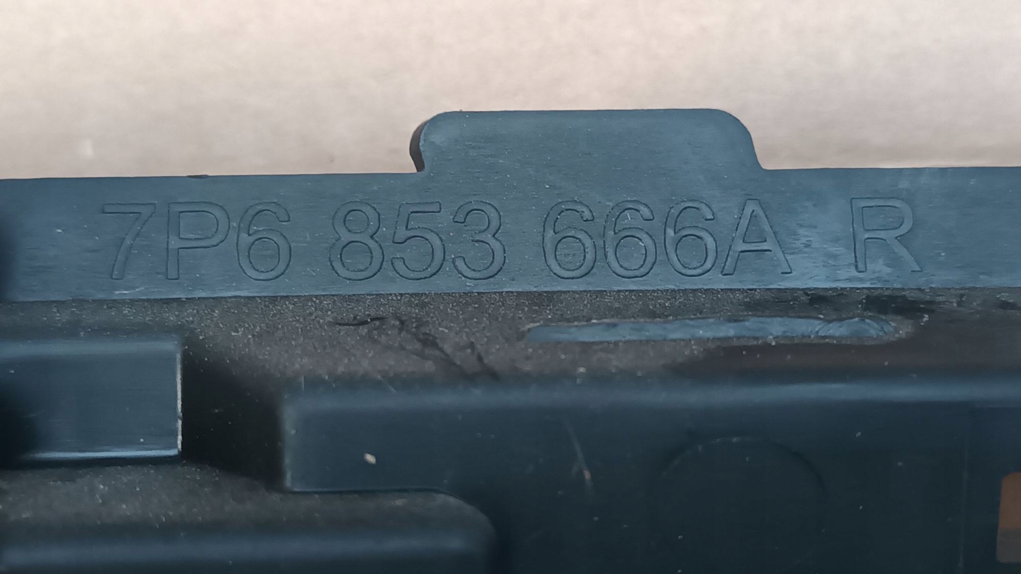 rechts oder links Lüftungsgitter der Stoßstange VW TOUAREG 2010-2014 - neu Original