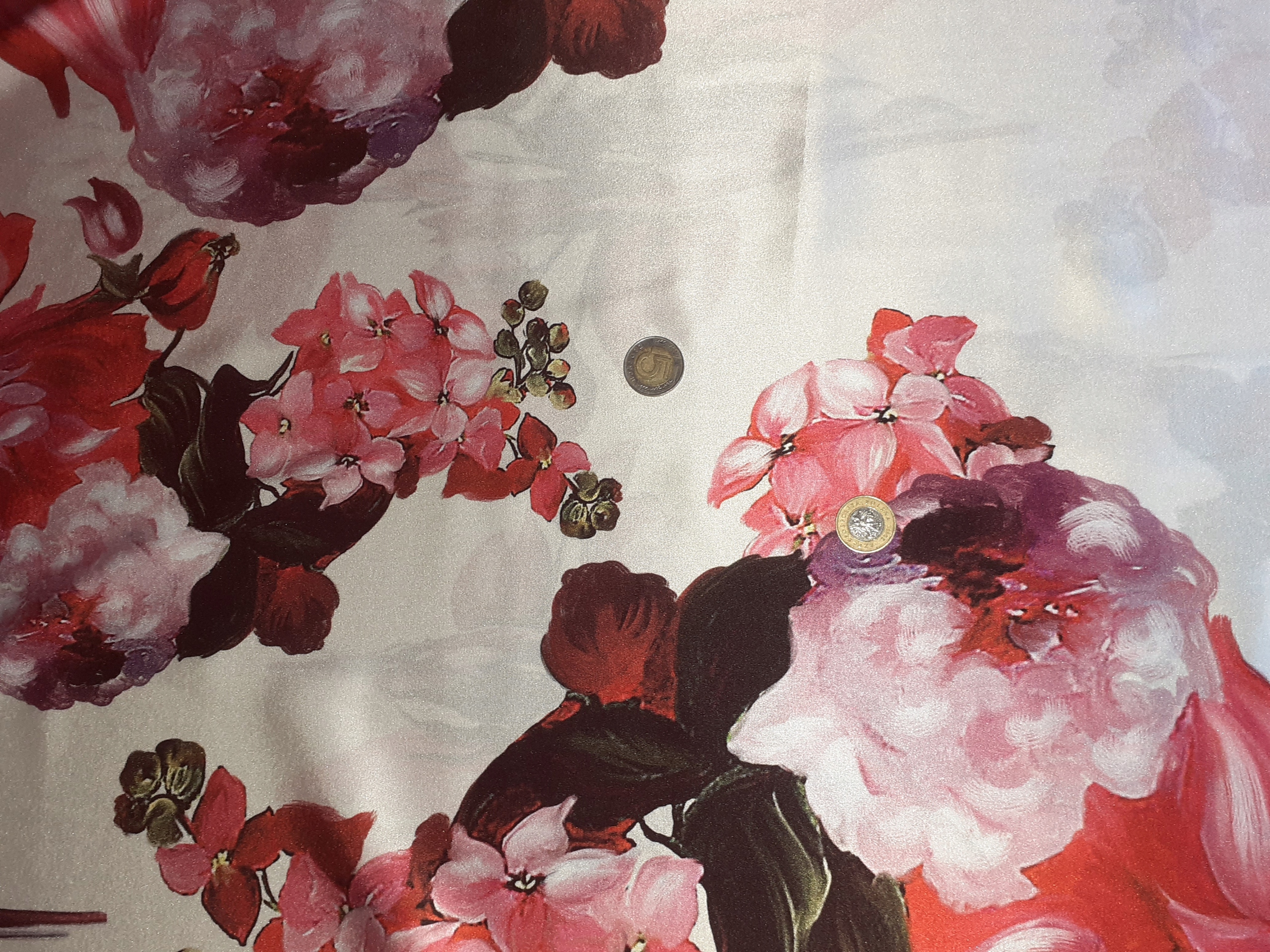 italský hedvábný satén s přídavkem elastanu s květy