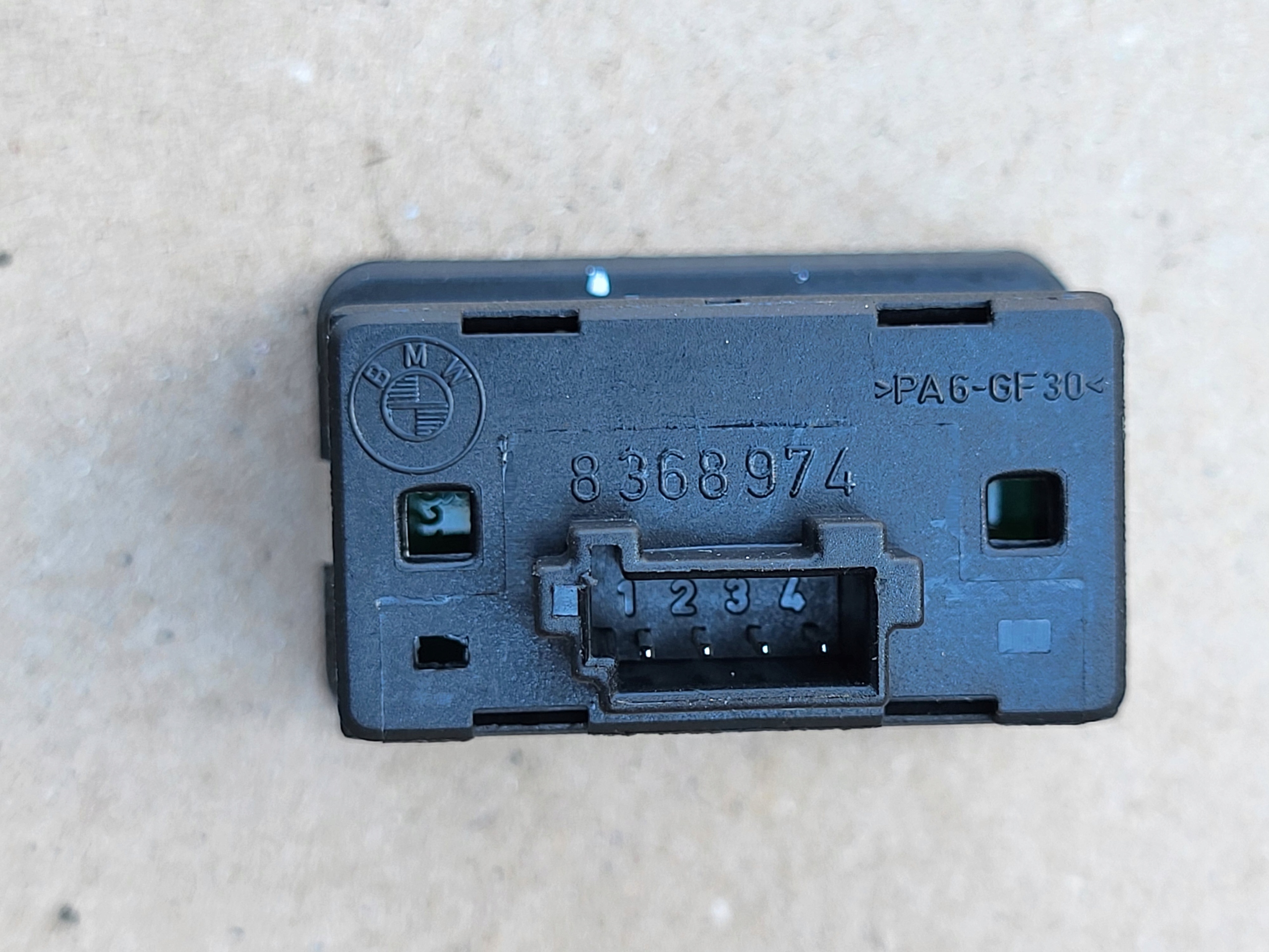 switch button of the lowering windows left right rear BMW 5 E39 7 E38 OE