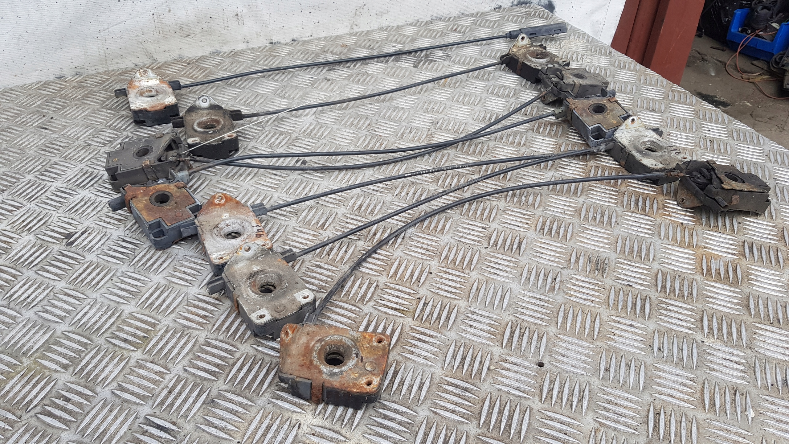 BMW 3 E46 lock ZAMKI bonnets rope left + right komplet