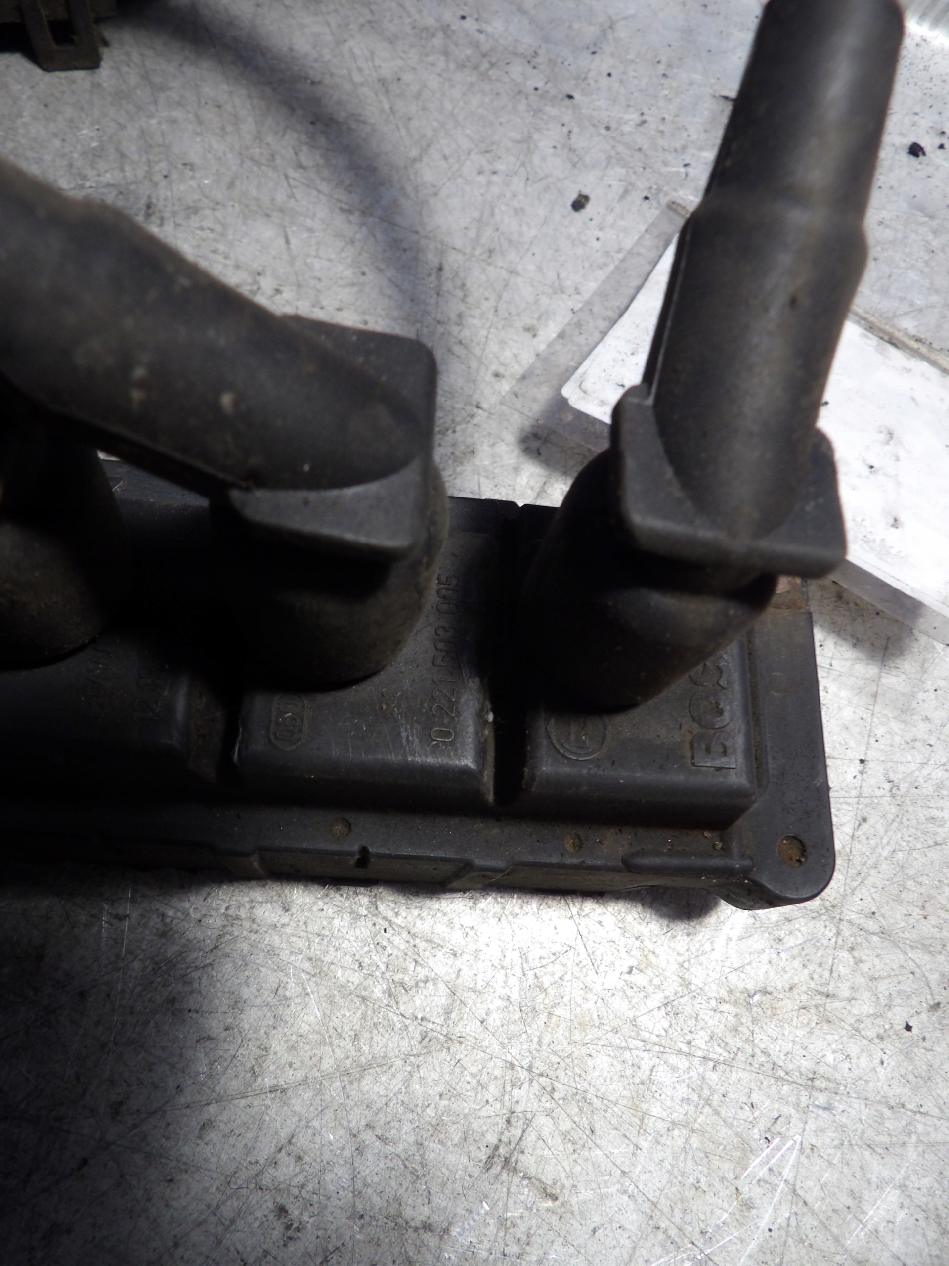 BMW E36 1,9 - 118 km coil ignition 0221503005