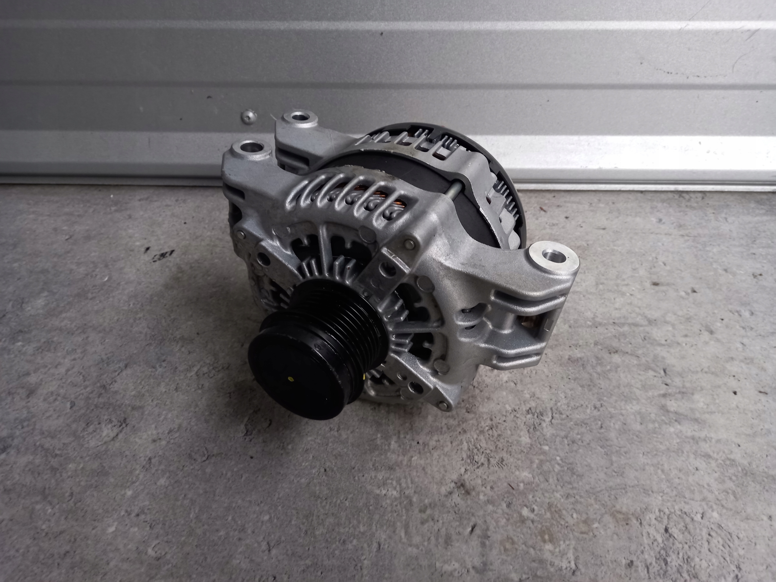 Maserati Levante Генератор