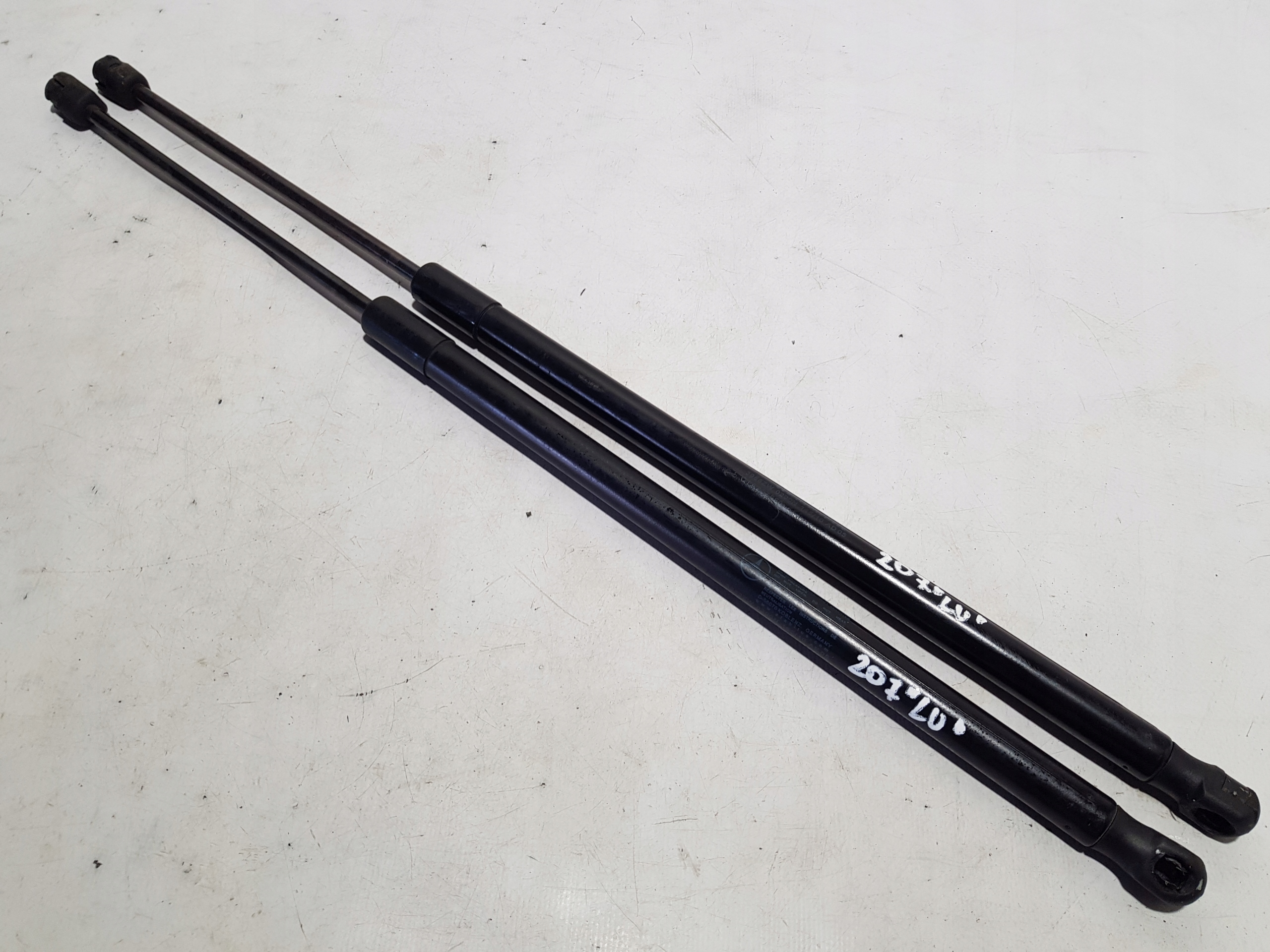 MERCEDES W207 SILOWNIKI bonnets KOMPLET 2079800564