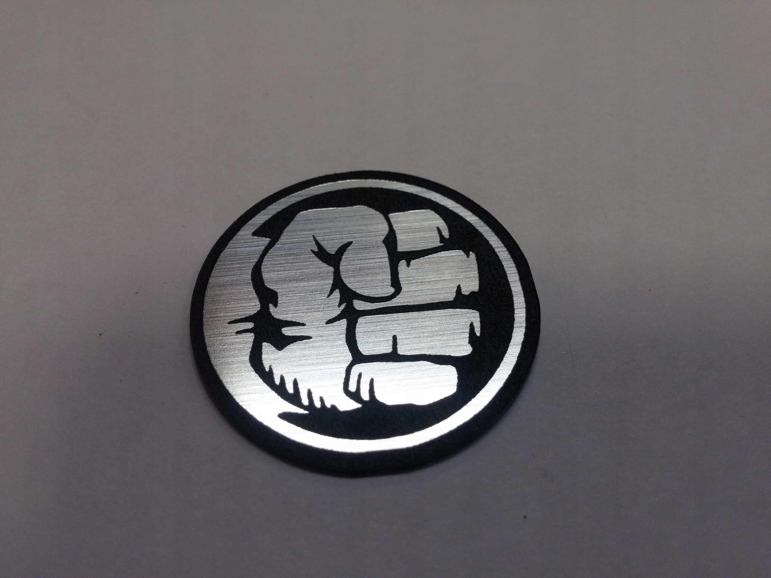 

Hulk naklejka emblemat 60 mm *srebrna