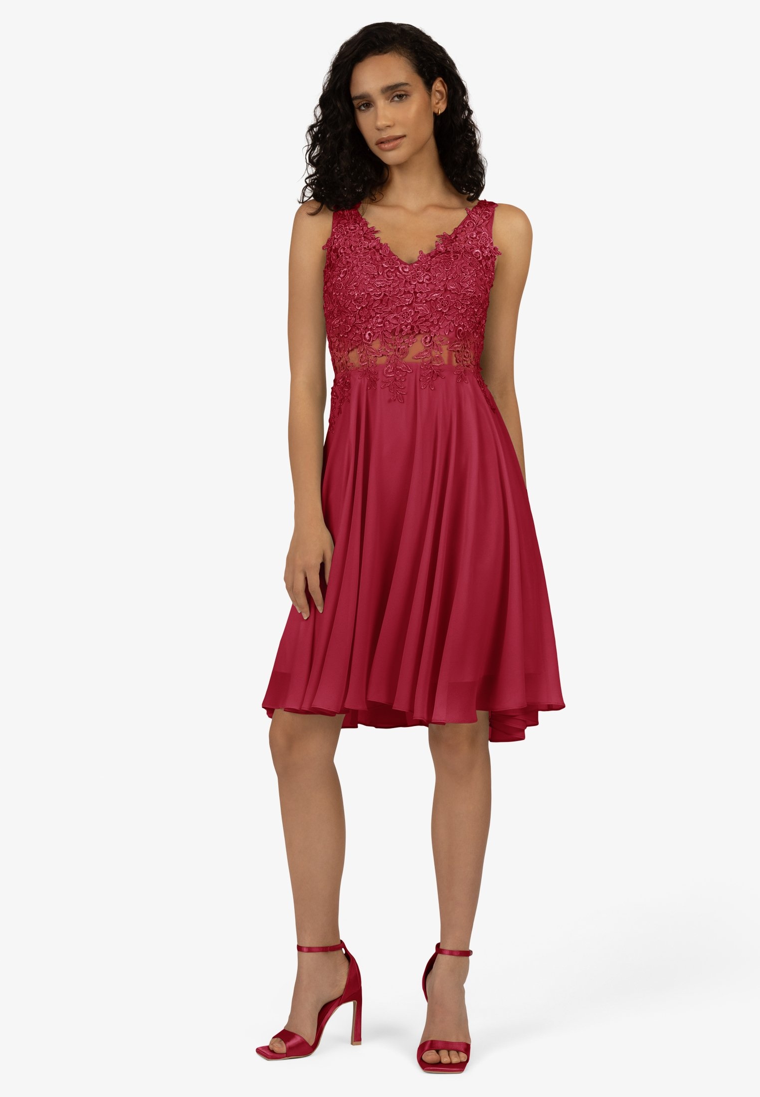 Šaty s krajkovým topem Apart M