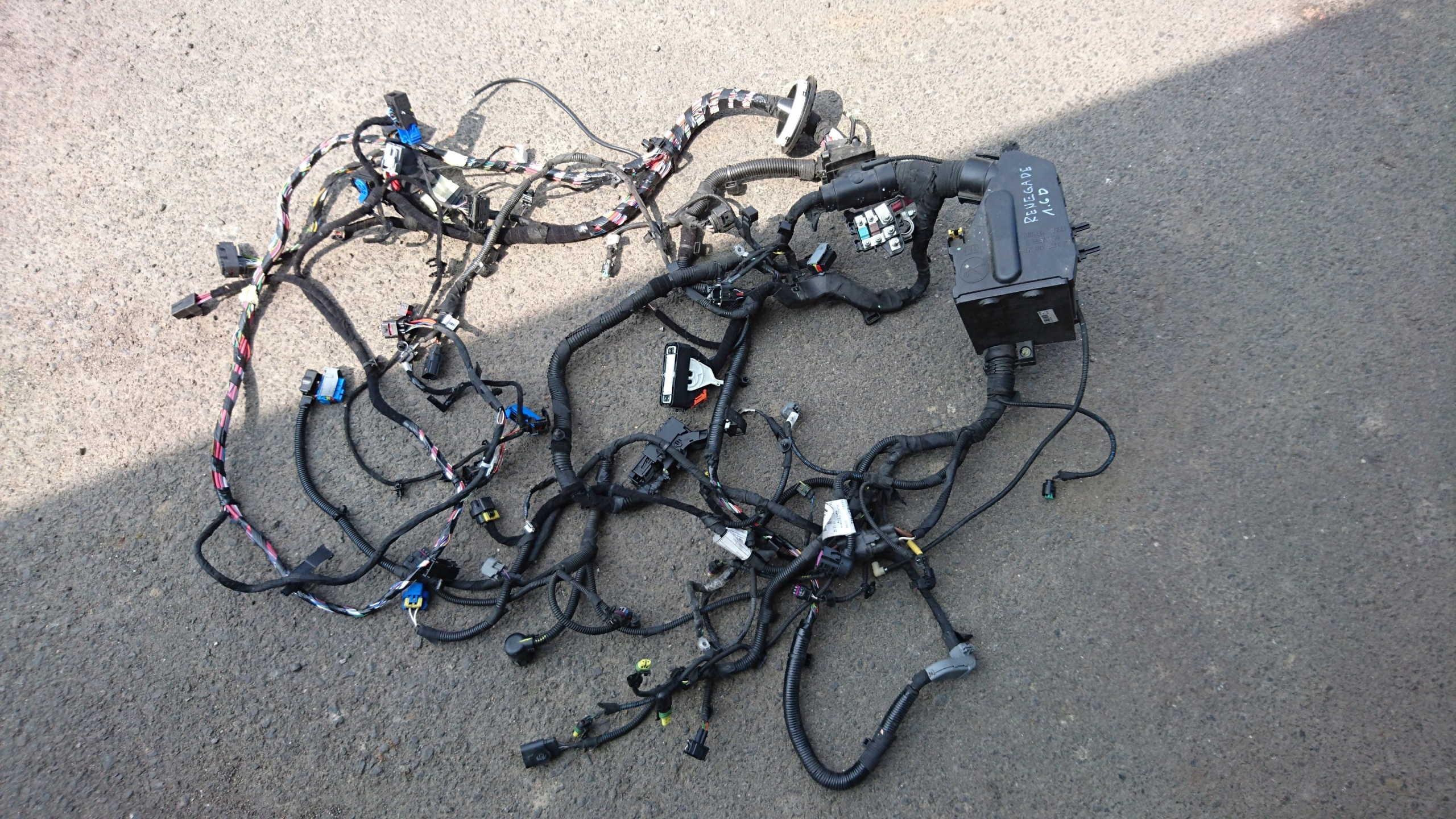 wiązka skrzynka bezpieczników Renegade 1.6 M-jet