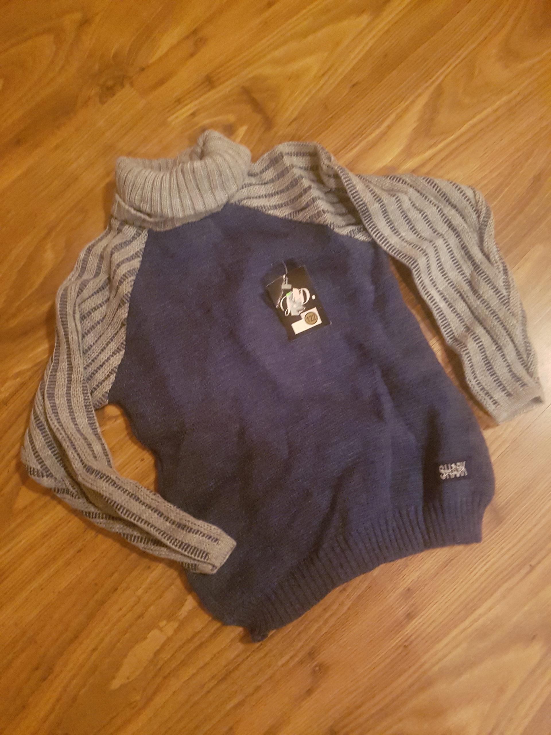 Sweter dziecięcy 122