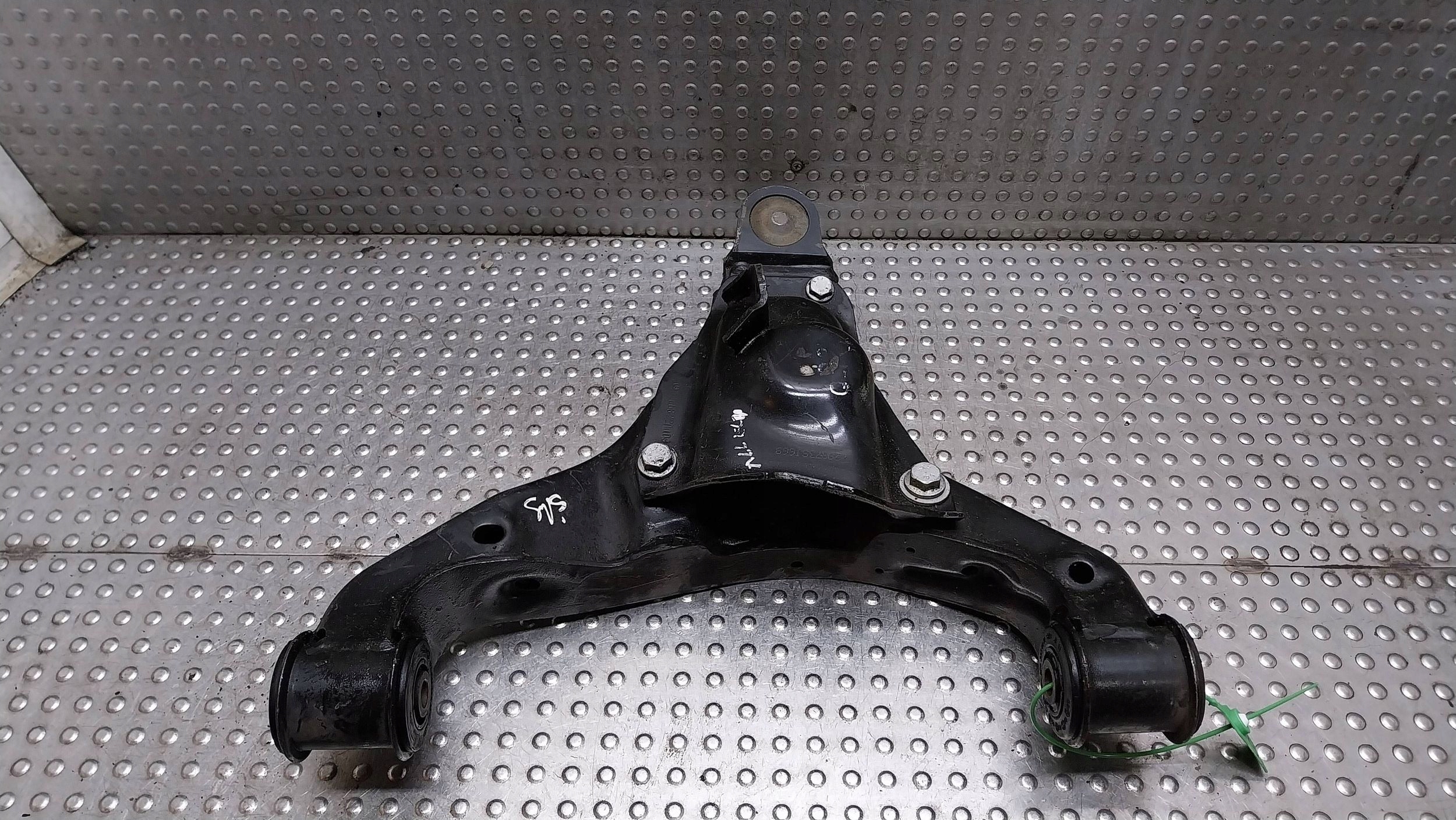 arm right front A9063221109 MERCEDES SPRINTER W906 W907 VW CRAFTER