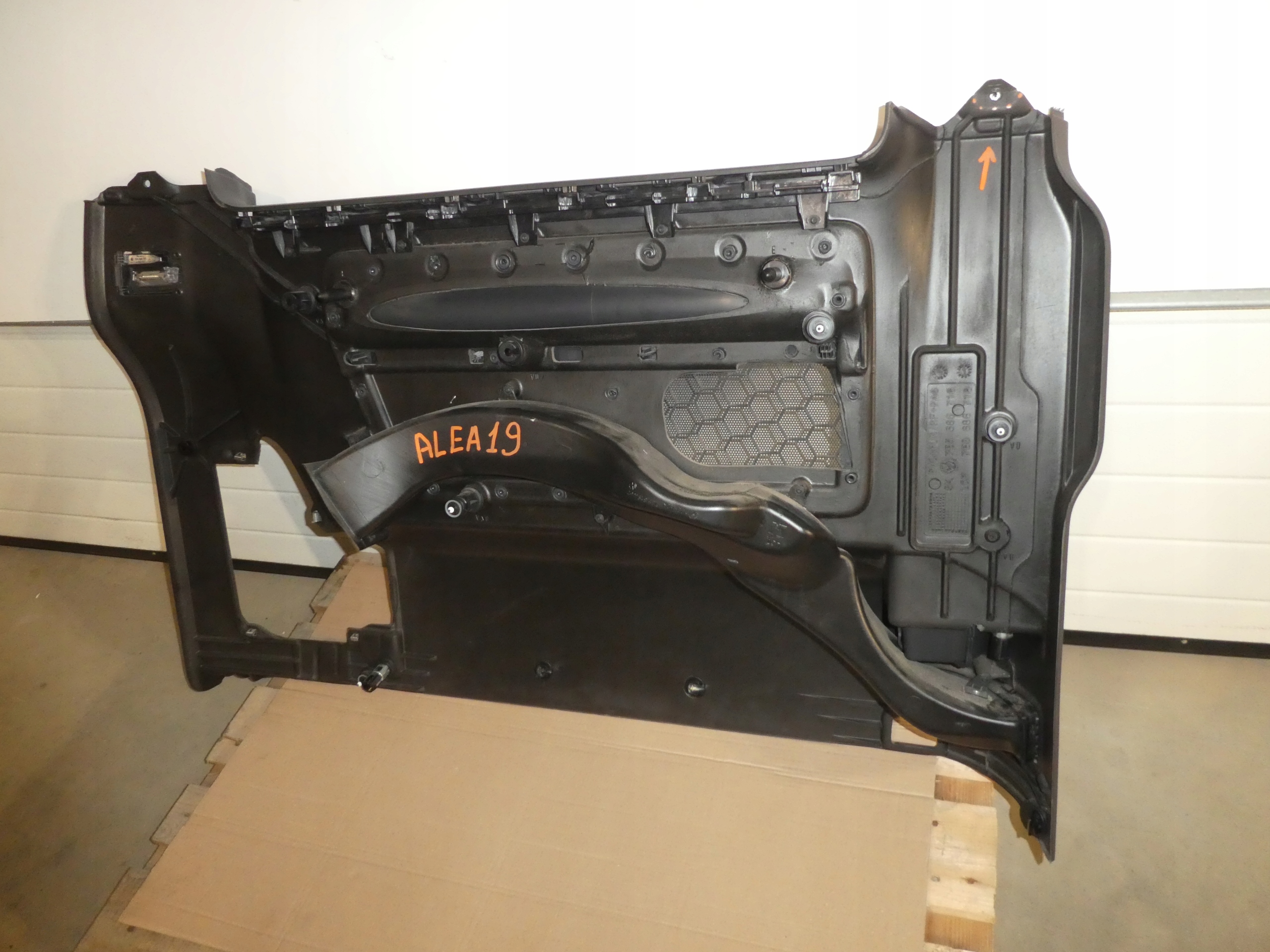 VW T6 CALIFORNIA upholstery side rear part right 7E5686716