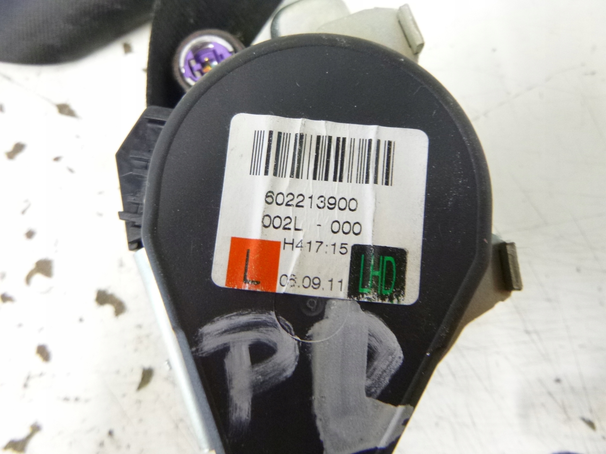tension belt safety left front VW Golf V 3D 2006r. 602213900