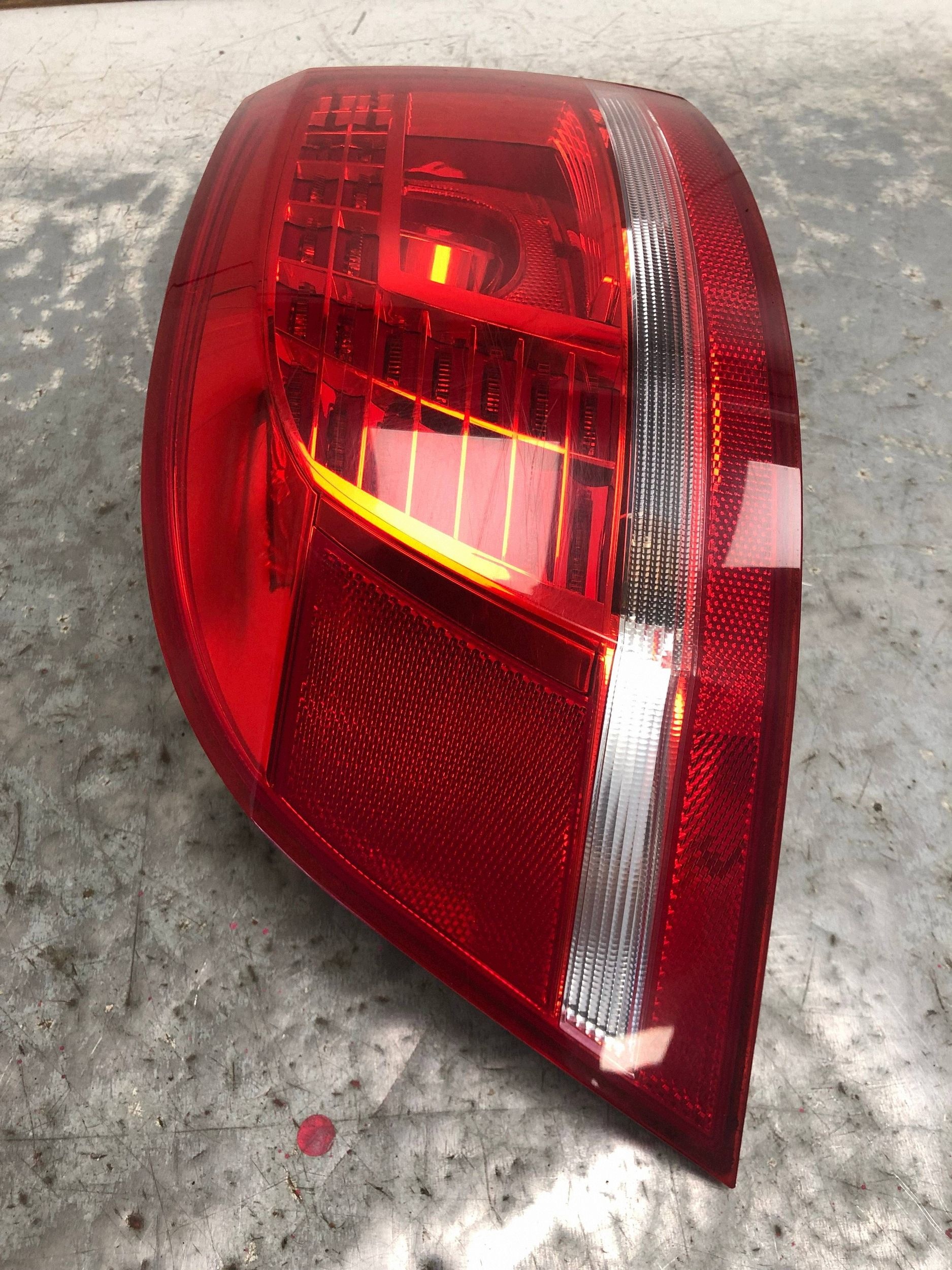 light left rear part VW PASSAT B7 KOMBI 3AF945309