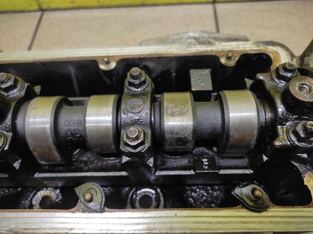 VW GOLF III 1.6 testata motore 030103373L