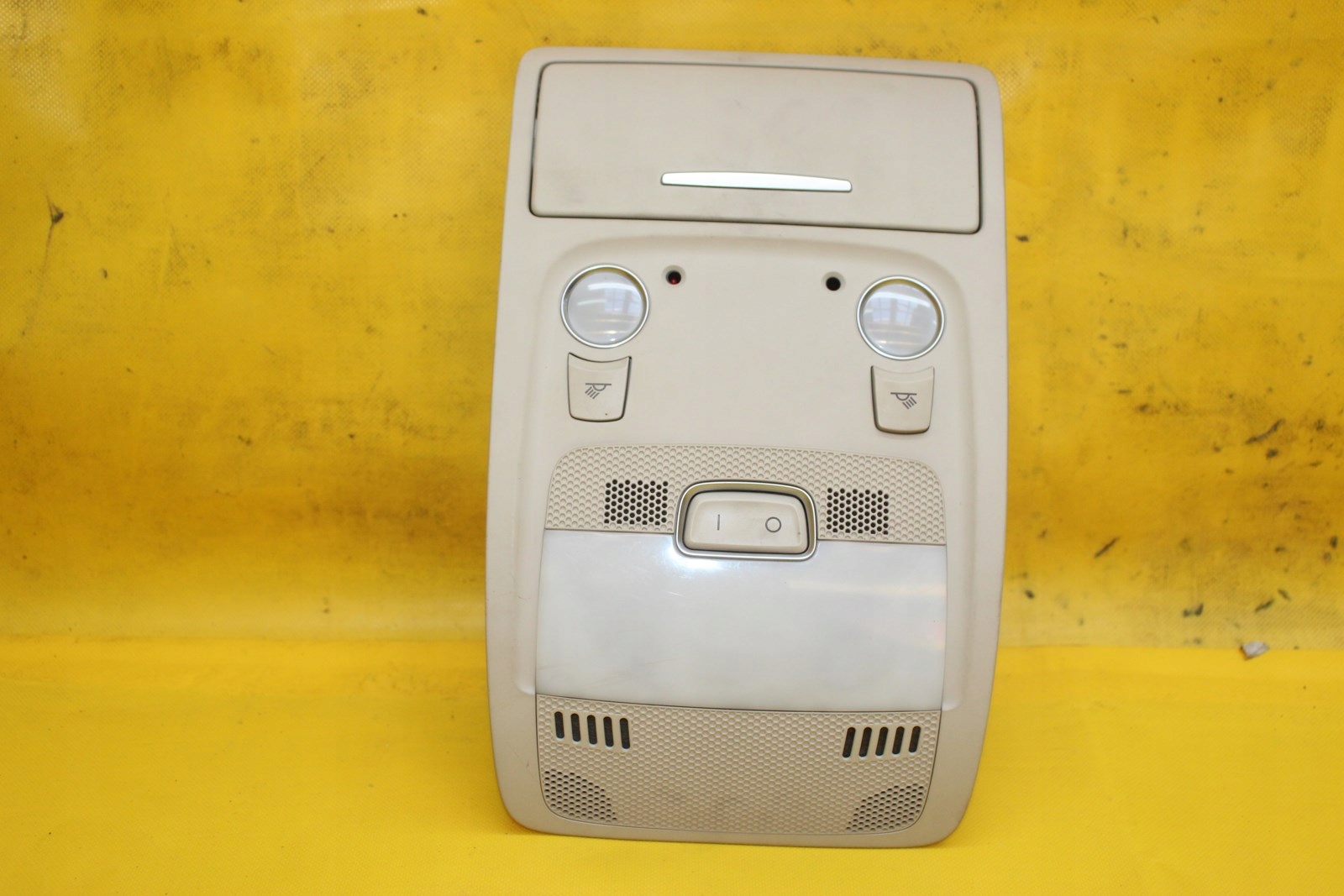 Лампа софита A4 B8 седан 8T0947135B