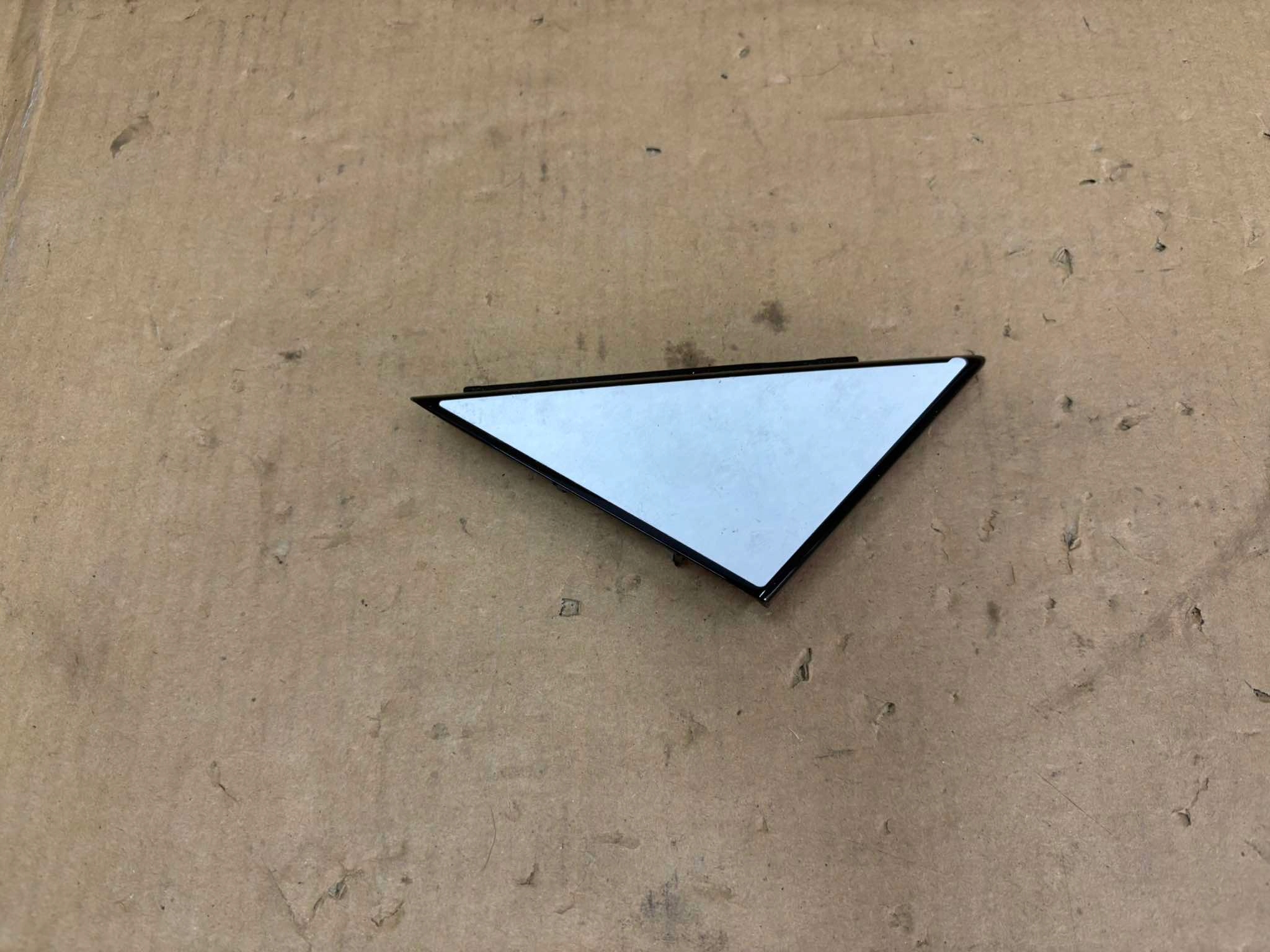 TROJKAT cap door left front AUDI A1 8X3837637