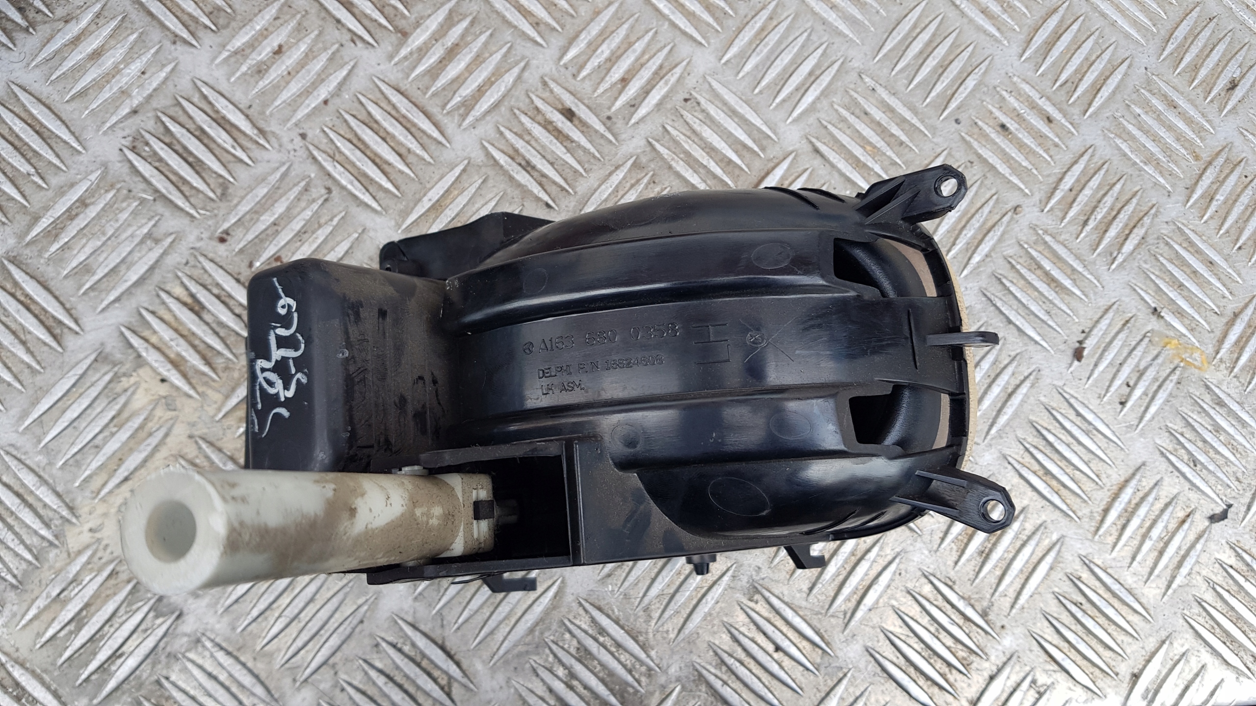 MERCEDES W163 bracket for KUBKI CUPHOLDER left A1636800358
