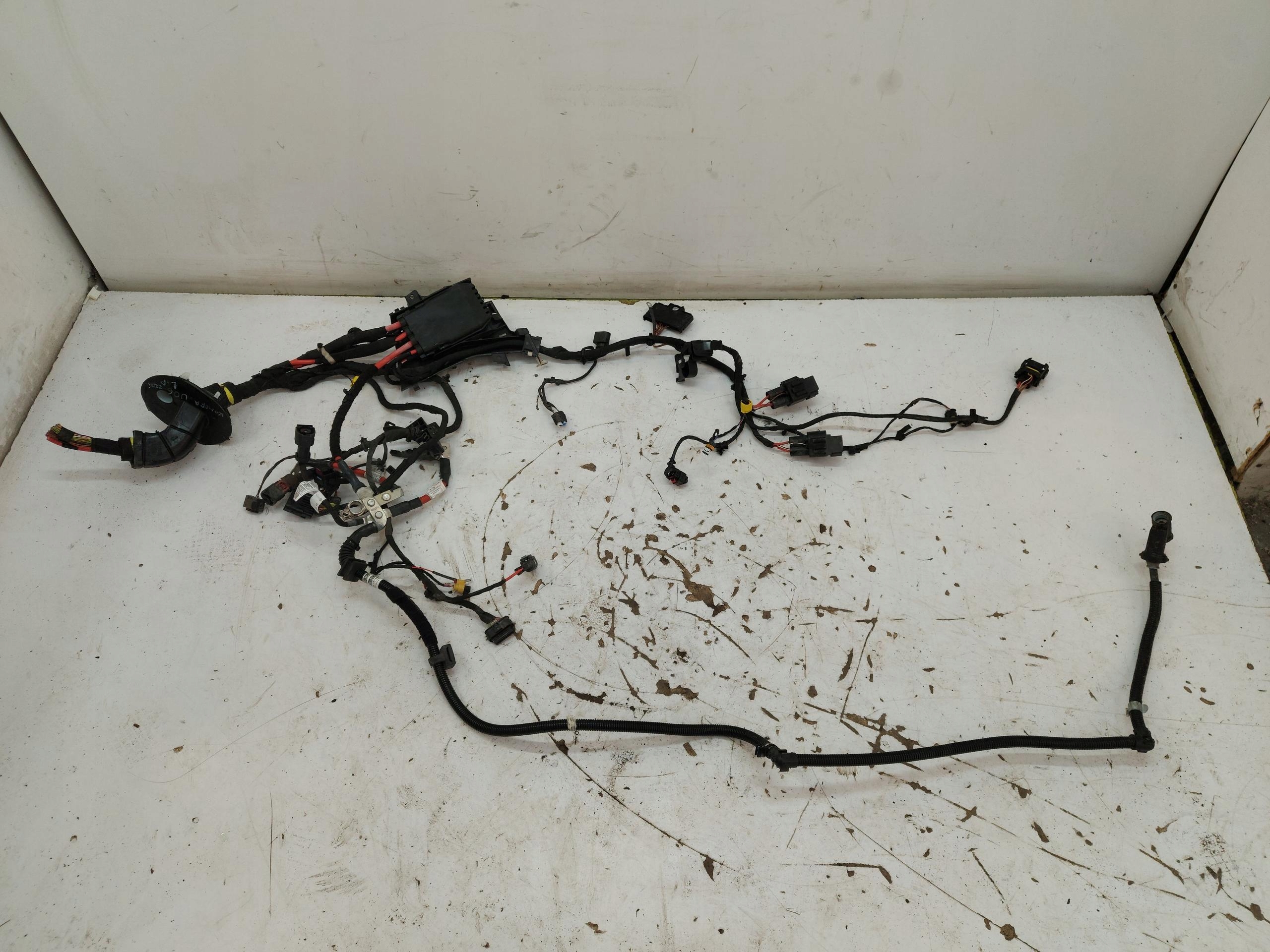 BMW U06 200i 1.5TB bundle komory of the engine front left 8490500