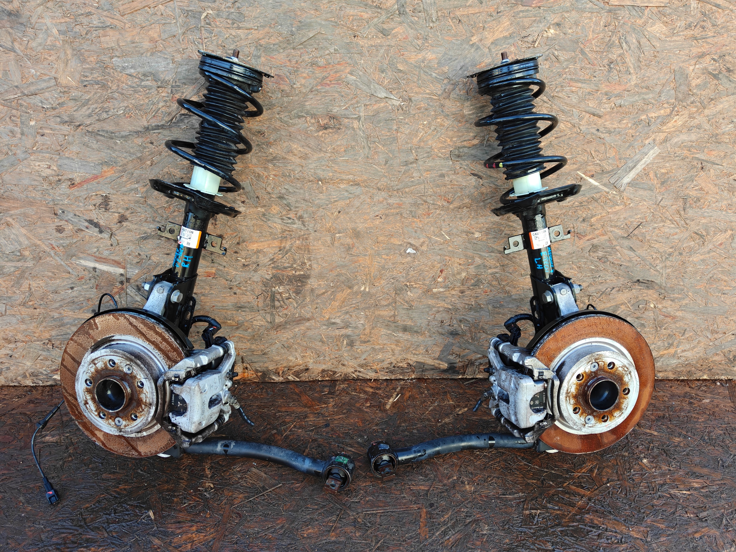 shock absorber left swing left rear rear part RENAULT MEGANE E-TECH 562100525R