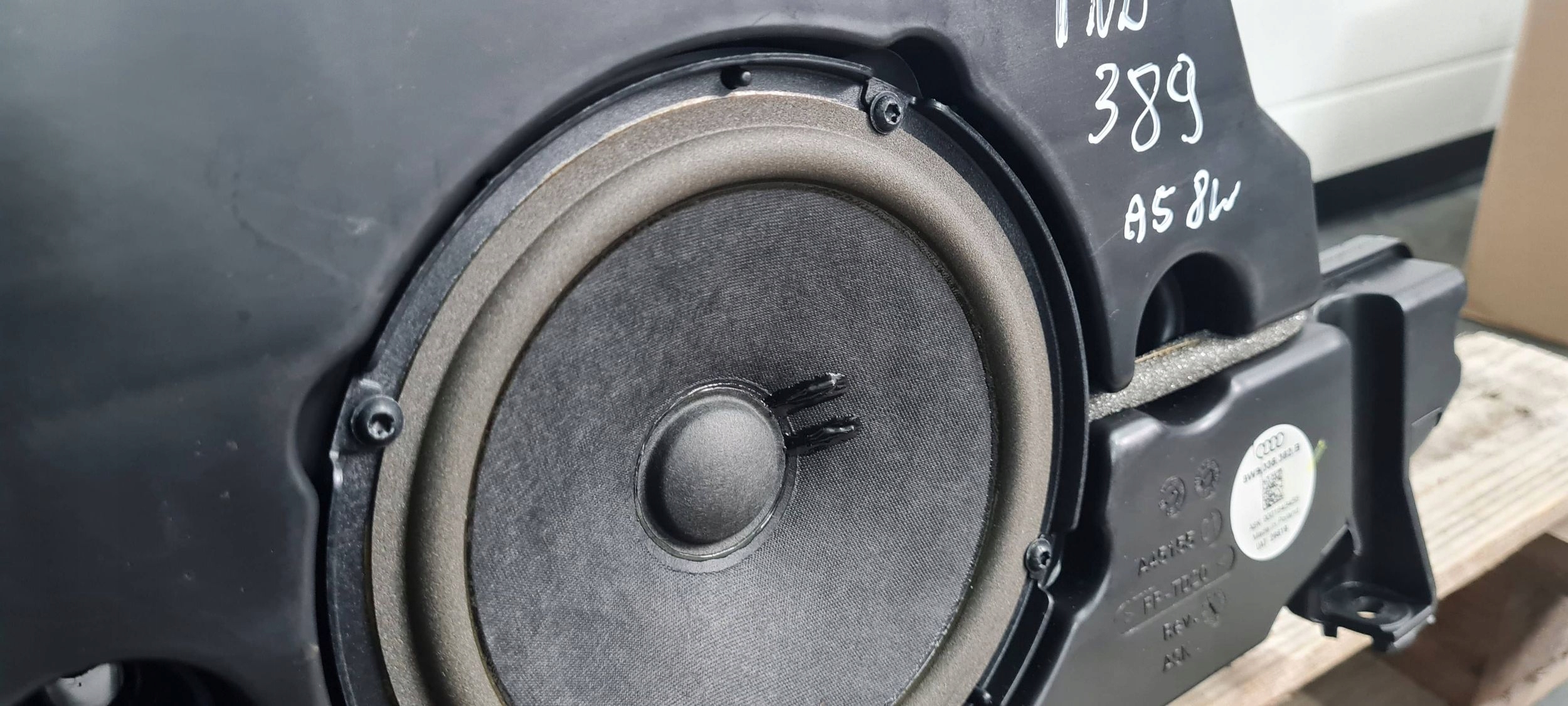 A5 8W S5 speaker BASOWY SUBWOOFER boot rear part 8W9035382B A4 B9 8W