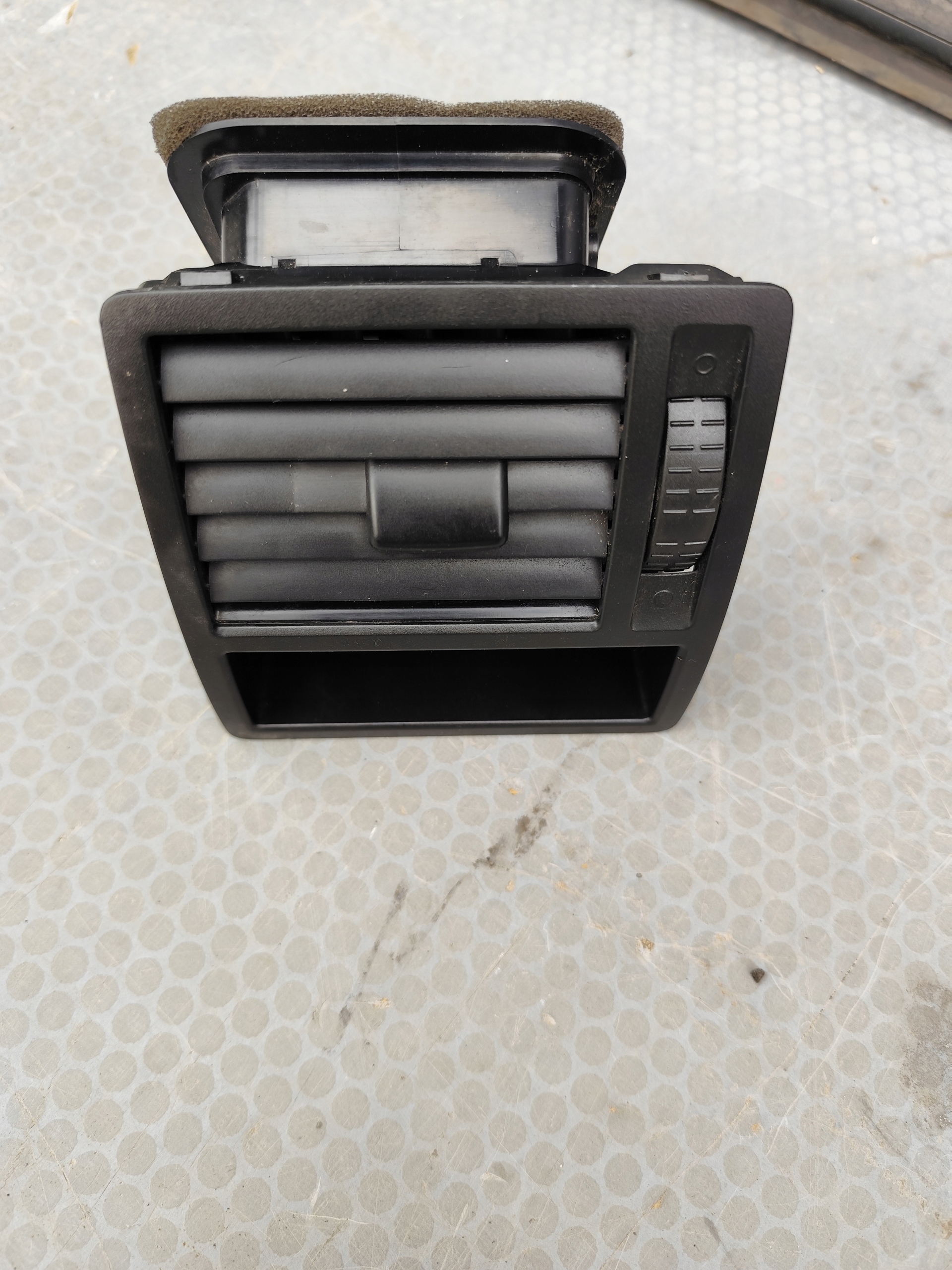 VW T5 T5 LIFT grid air conditioning devices left
