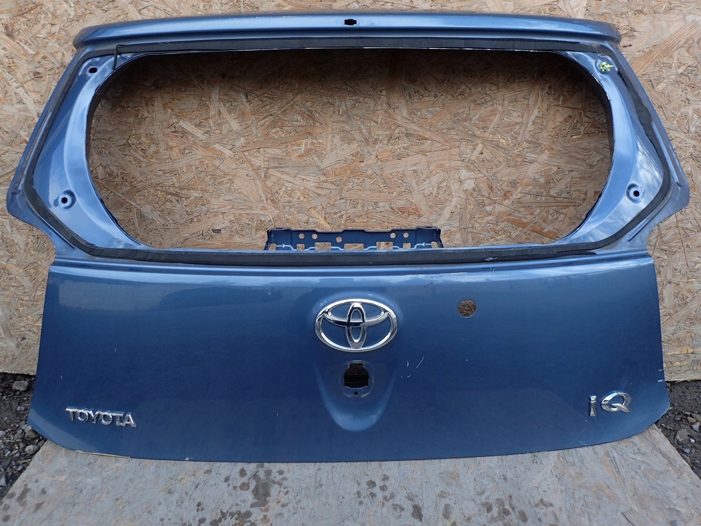 KLAPA TYŁ TYLNA POKRYWA BAGAŻNIKA TOYOTA IQ